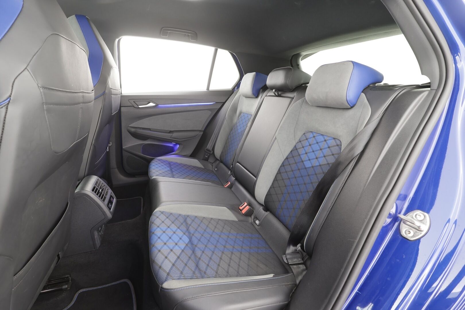 Volkswagen Golf 2021 R 2,0 TSI 235 kW 4MOTION DSG-automaatti - | ACC | Titaaniputkisto | IQ-Light Matrix-LED | P.Kamera | Sporttipenkit | Keyless | Apple&Android | Suomi-auto | Kahdet Renkaat |