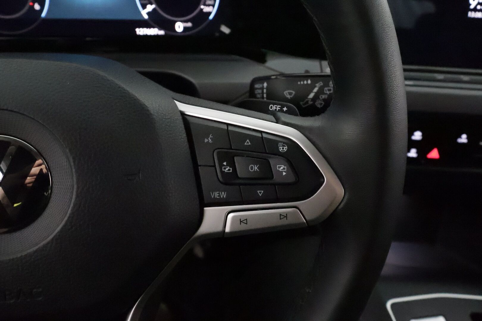 Volkswagen Golf 2021 Variant Style 2,0 TDI DSG **Adapt.vakkari / Muistipenkki / HUD / Webasto / Koukku / LED / Navi** - 1.Om Suomi-auto / Kahdet renkaat aluvanteilla / P.kamera / Hierova kuljettajan istuin