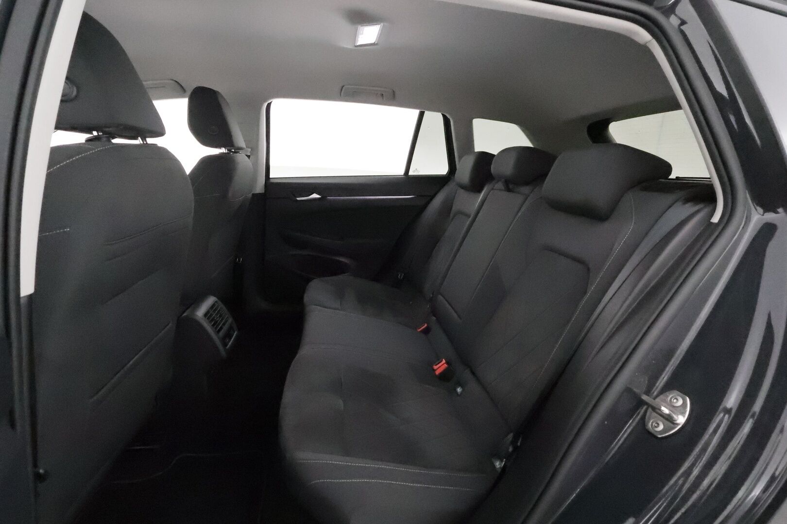 Volkswagen Golf 2021 Variant Style 2,0 TDI DSG **Adapt.vakkari / Muistipenkki / HUD / Webasto / Koukku / LED / Navi** - 1.Om Suomi-auto / Kahdet renkaat aluvanteilla / P.kamera / Hierova kuljettajan istuin