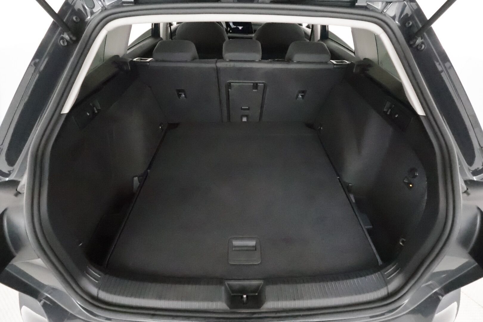 Volkswagen Golf 2021 Variant Style 2,0 TDI DSG **Adapt.vakkari / Muistipenkki / HUD / Webasto / Koukku / LED / Navi** - 1.Om Suomi-auto / Kahdet renkaat aluvanteilla / P.kamera / Hierova kuljettajan istuin