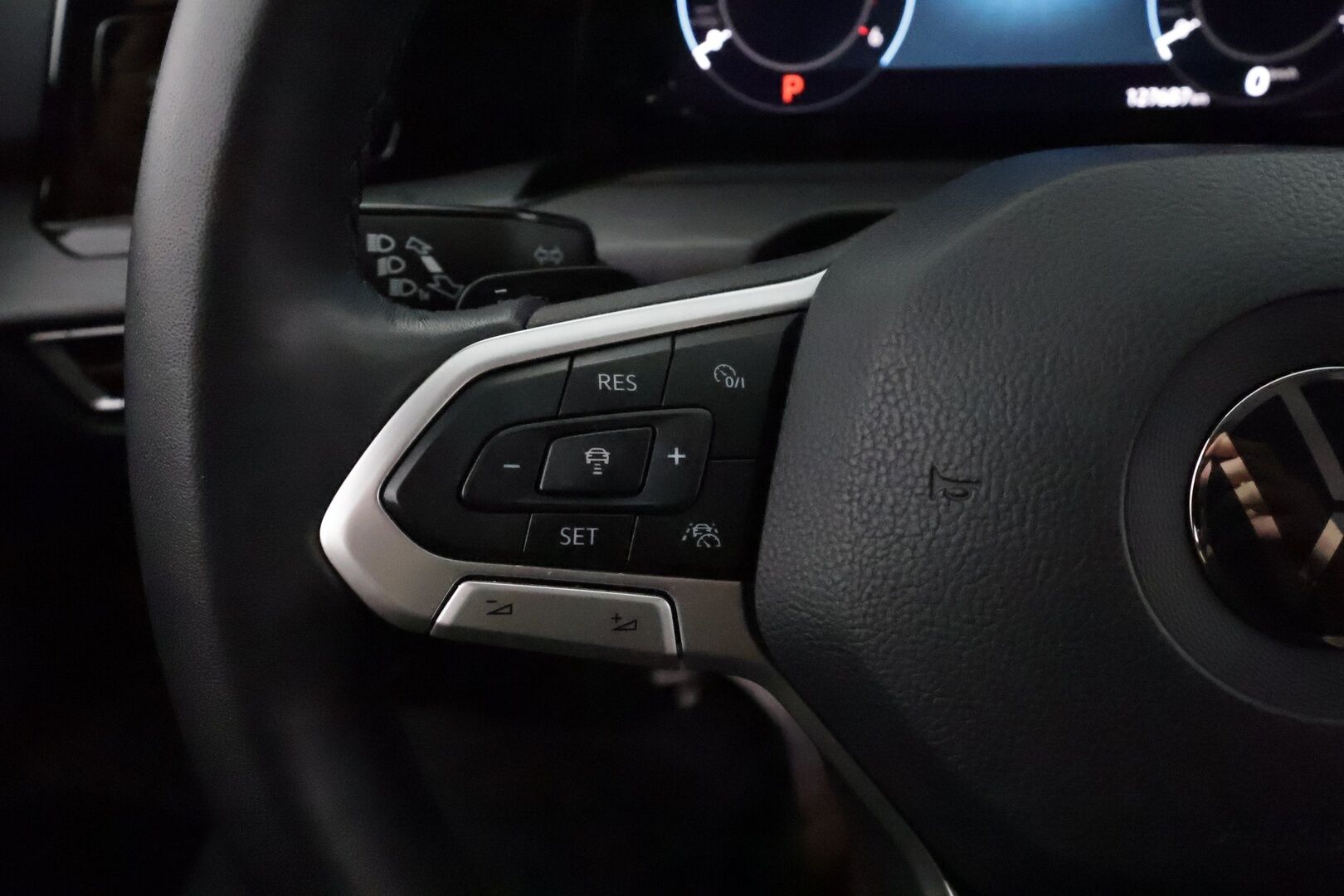 Volkswagen Golf 2021 Variant Style 2,0 TDI DSG **Adapt.vakkari / Muistipenkki / HUD / Webasto / Koukku / LED / Navi** - 1.Om Suomi-auto / Kahdet renkaat aluvanteilla / P.kamera / Hierova kuljettajan istuin
