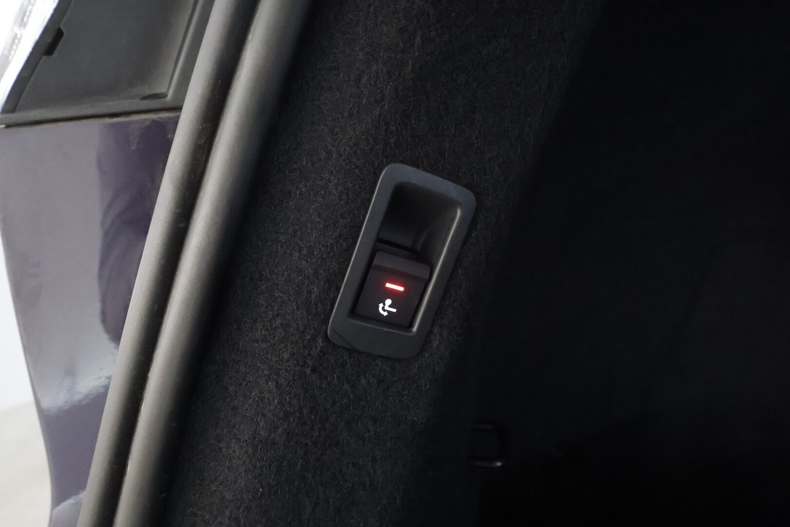 Audi Q4 e-tron 2021 40 e-tron * ACC / HUD / ILP / P.kamera / Matrix LED / Koukku / Sporttipenkit / Navi / Digimittaristo / Sähköluukku * - 1.Om Suomi-auto / Kahdet renkaat aluvanteilla / Merkkihuollettu