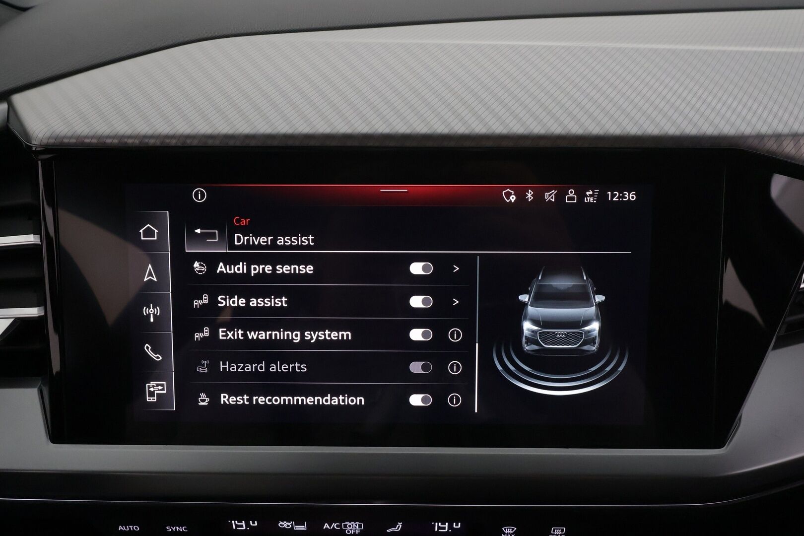 Audi Q4 e-tron 2021 40 e-tron * ACC / HUD / ILP / P.kamera / Matrix LED / Koukku / Sporttipenkit / Navi / Digimittaristo / Sähköluukku * - 1.Om Suomi-auto / Kahdet renkaat aluvanteilla / Merkkihuollettu