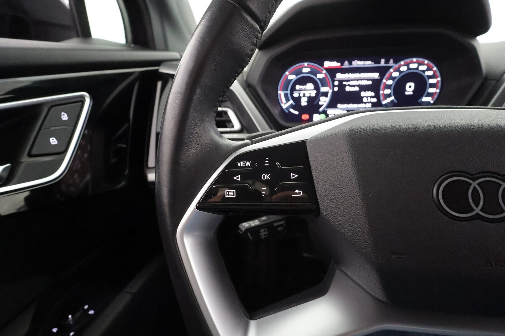 Audi Q4 e-tron 2021 40 e-tron * ACC / HUD / ILP / P.kamera / Matrix LED / Koukku / Sporttipenkit / Navi / Digimittaristo / Sähköluukku * - 1.Om Suomi-auto / Kahdet renkaat aluvanteilla / Merkkihuollettu