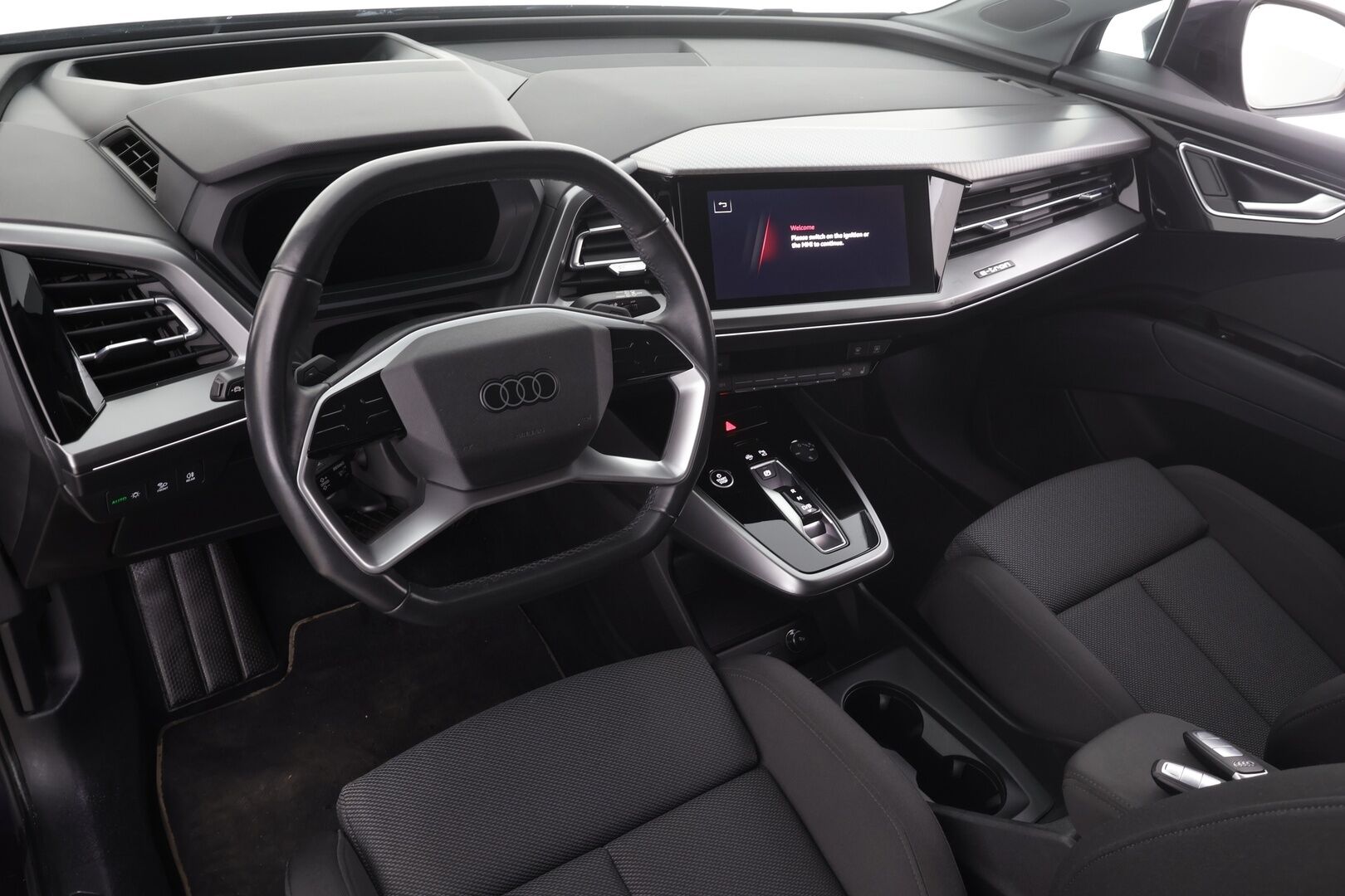 Audi Q4 e-tron 2021 40 e-tron * ACC / HUD / ILP / P.kamera / Matrix LED / Koukku / Sporttipenkit / Navi / Digimittaristo / Sähköluukku * - 1.Om Suomi-auto / Kahdet renkaat aluvanteilla / Merkkihuollettu