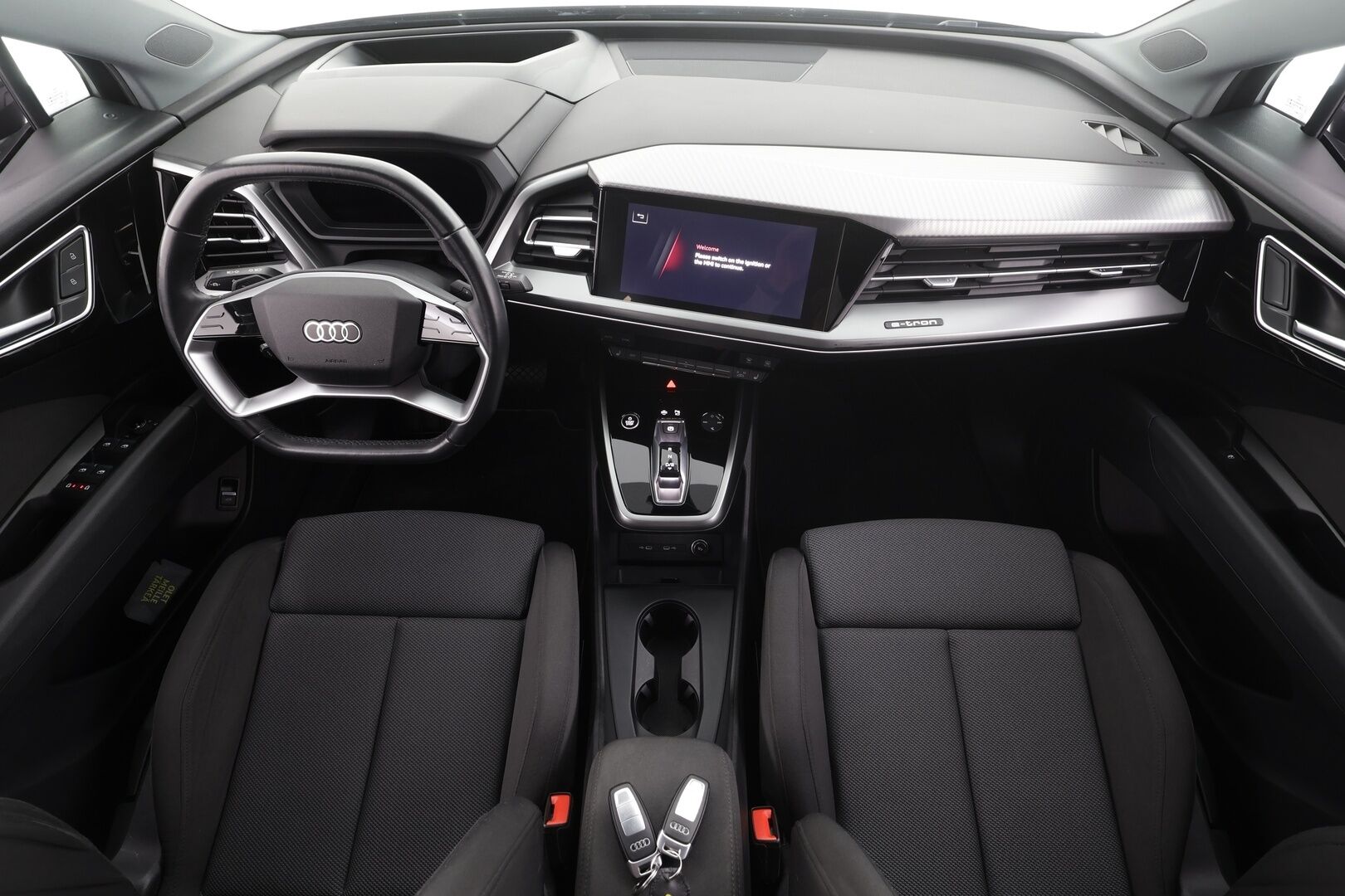 Audi Q4 e-tron 2021 40 e-tron * ACC / HUD / ILP / P.kamera / Matrix LED / Koukku / Sporttipenkit / Navi / Digimittaristo / Sähköluukku * - 1.Om Suomi-auto / Kahdet renkaat aluvanteilla / Merkkihuollettu