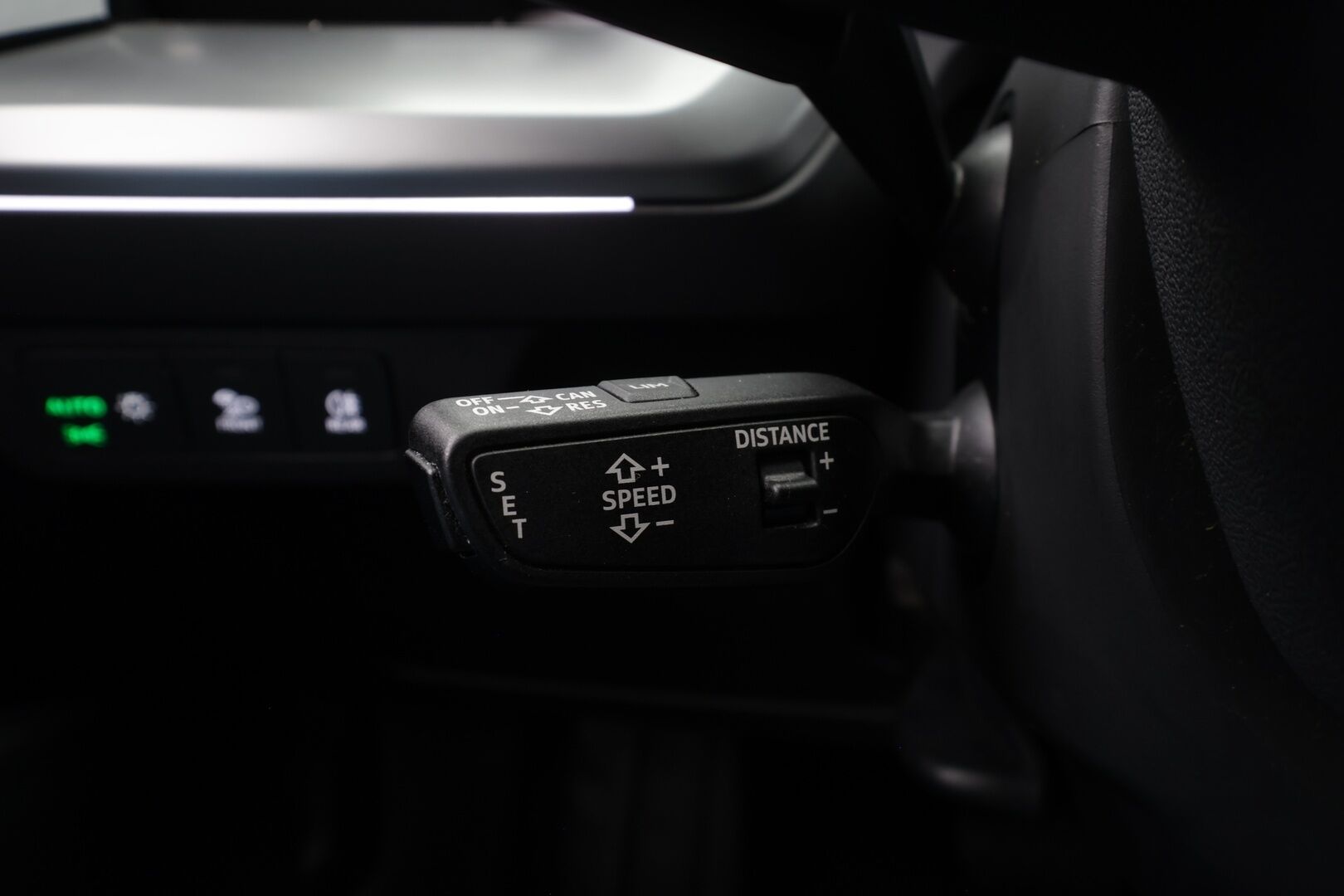 Audi Q4 e-tron 2021 40 e-tron * ACC / HUD / ILP / P.kamera / Matrix LED / Koukku / Sporttipenkit / Navi / Digimittaristo / Sähköluukku * - 1.Om Suomi-auto / Kahdet renkaat aluvanteilla / Merkkihuollettu