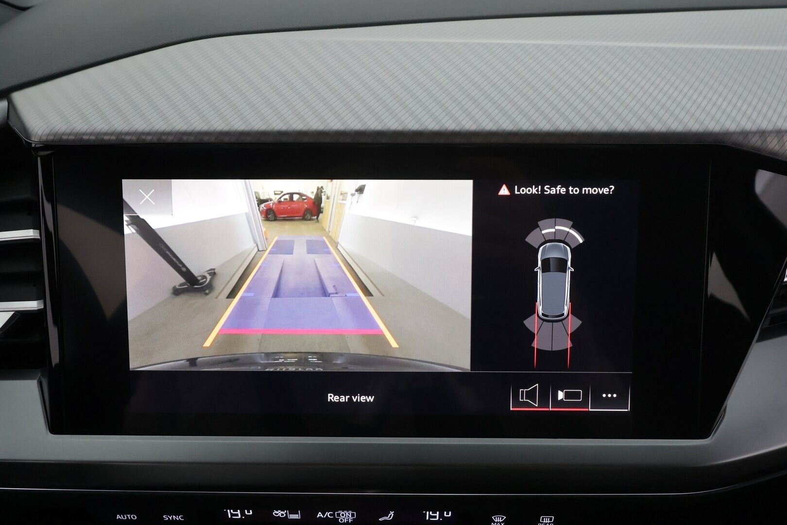 Audi Q4 e-tron 2021 40 e-tron * ACC / HUD / ILP / P.kamera / Matrix LED / Koukku / Sporttipenkit / Navi / Digimittaristo / Sähköluukku * - 1.Om Suomi-auto / Kahdet renkaat aluvanteilla / Merkkihuollettu