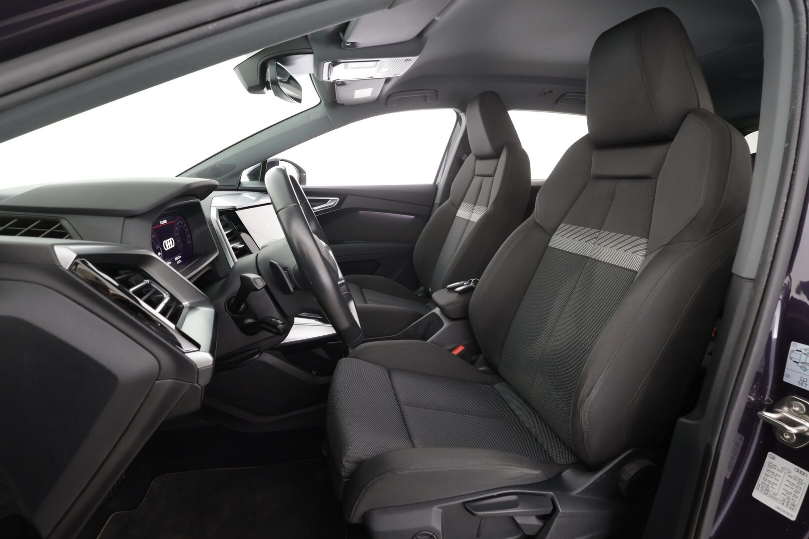 Audi Q4 e-tron 2021 40 e-tron * ACC / HUD / ILP / P.kamera / Matrix LED / Koukku / Sporttipenkit / Navi / Digimittaristo / Sähköluukku * - 1.Om Suomi-auto / Kahdet renkaat aluvanteilla / Merkkihuollettu