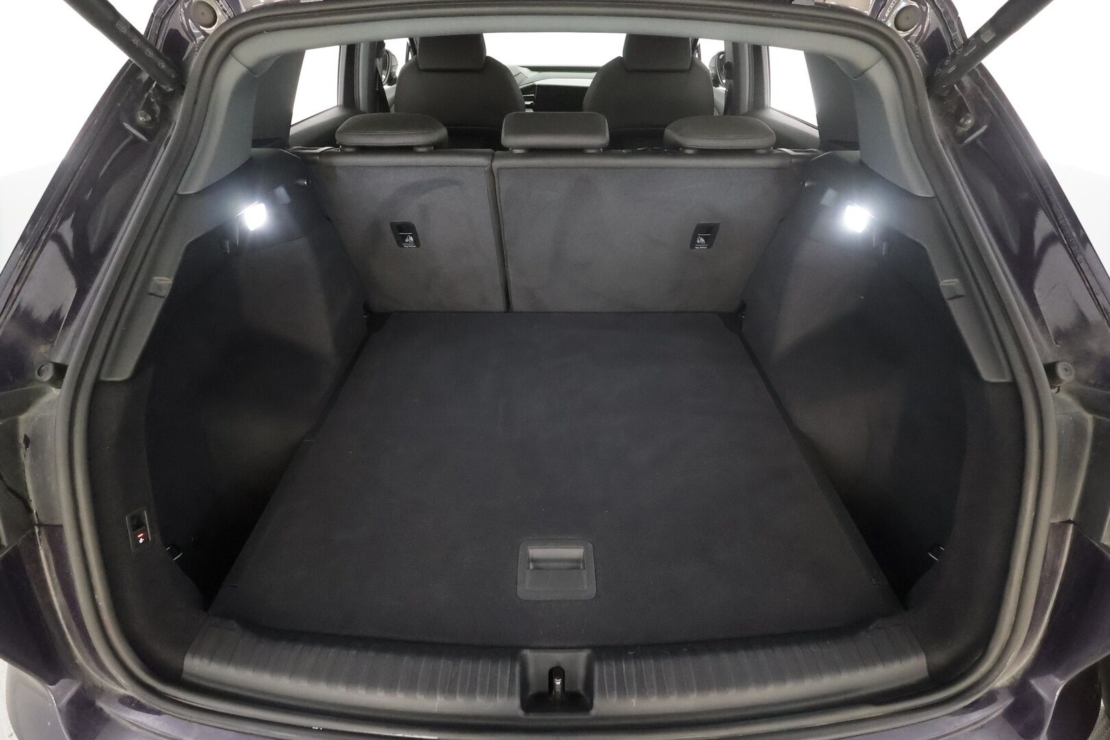 Audi Q4 e-tron 2021 40 e-tron * ACC / HUD / ILP / P.kamera / Matrix LED / Koukku / Sporttipenkit / Navi / Digimittaristo / Sähköluukku * - 1.Om Suomi-auto / Kahdet renkaat aluvanteilla / Merkkihuollettu