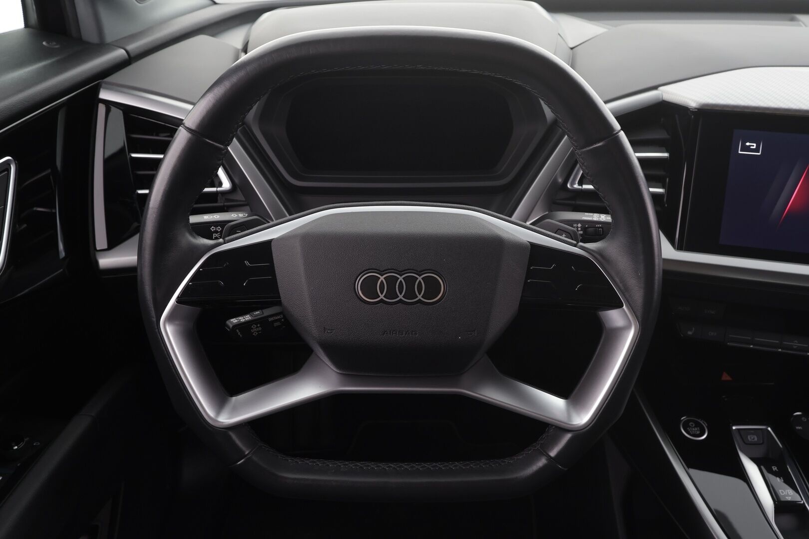 Audi Q4 e-tron 2021 40 e-tron * ACC / HUD / ILP / P.kamera / Matrix LED / Koukku / Sporttipenkit / Navi / Digimittaristo / Sähköluukku * - 1.Om Suomi-auto / Kahdet renkaat aluvanteilla / Merkkihuollettu