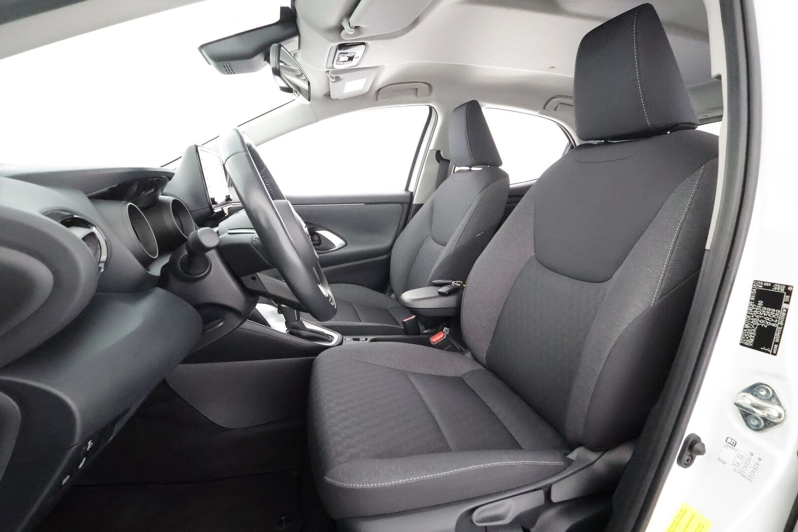 Toyota Yaris 2021 1,5 Hybrid Style - | ACC | LED | P.Kamera | Sisätilanlämmitin | Navi | Katveavustin | Kaistavahti | Keyless | Kahdet renkaat | Merkkihuollot | Suomi-auto |