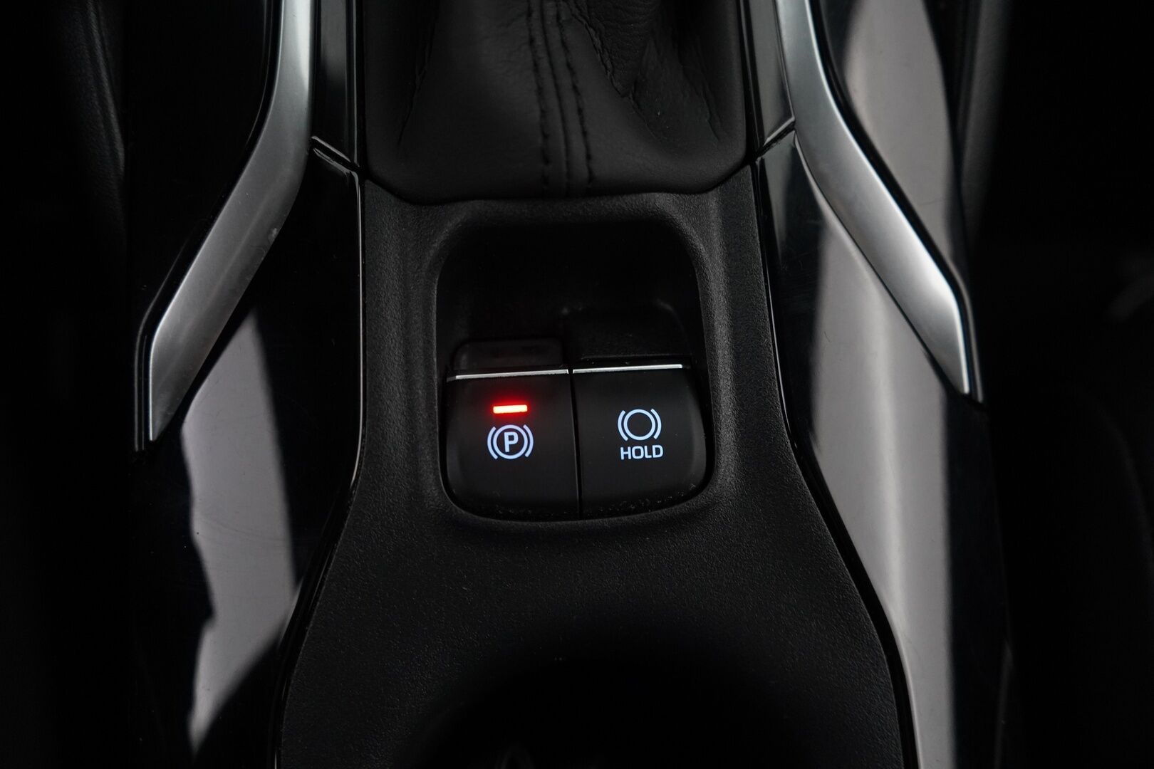 Toyota Corolla 2021 1.8 Touring Sports Hybrid Style *ACC / Kamera / Blackpack / Ratinlämmitin / Keyless / Sähköluukku* - Suomi-Auto / Erikoisväri! / Huippuvarusteet / Merkkihuollettu/ 2X Vanteet / Viimeisin huolto 121tkm!