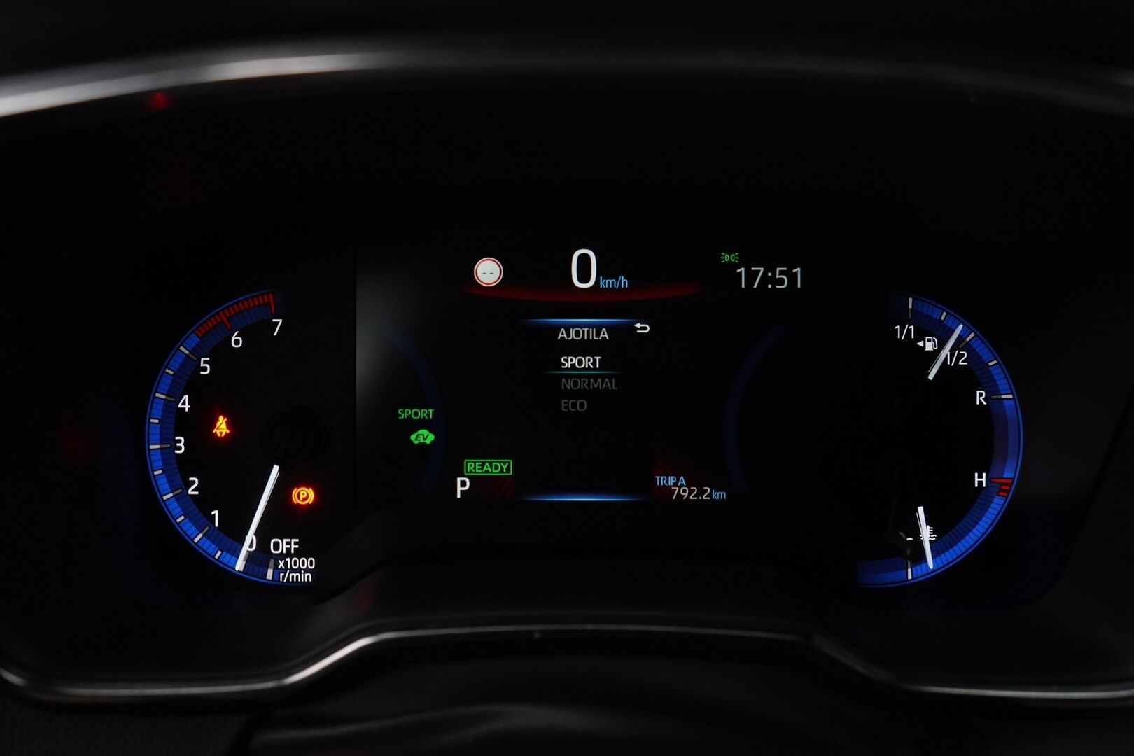 Toyota Corolla 2021 1.8 Touring Sports Hybrid Style *ACC / Kamera / Blackpack / Ratinlämmitin / Keyless / Sähköluukku* - Suomi-Auto / Erikoisväri! / Huippuvarusteet / Merkkihuollettu/ 2X Vanteet / Viimeisin huolto 121tkm!