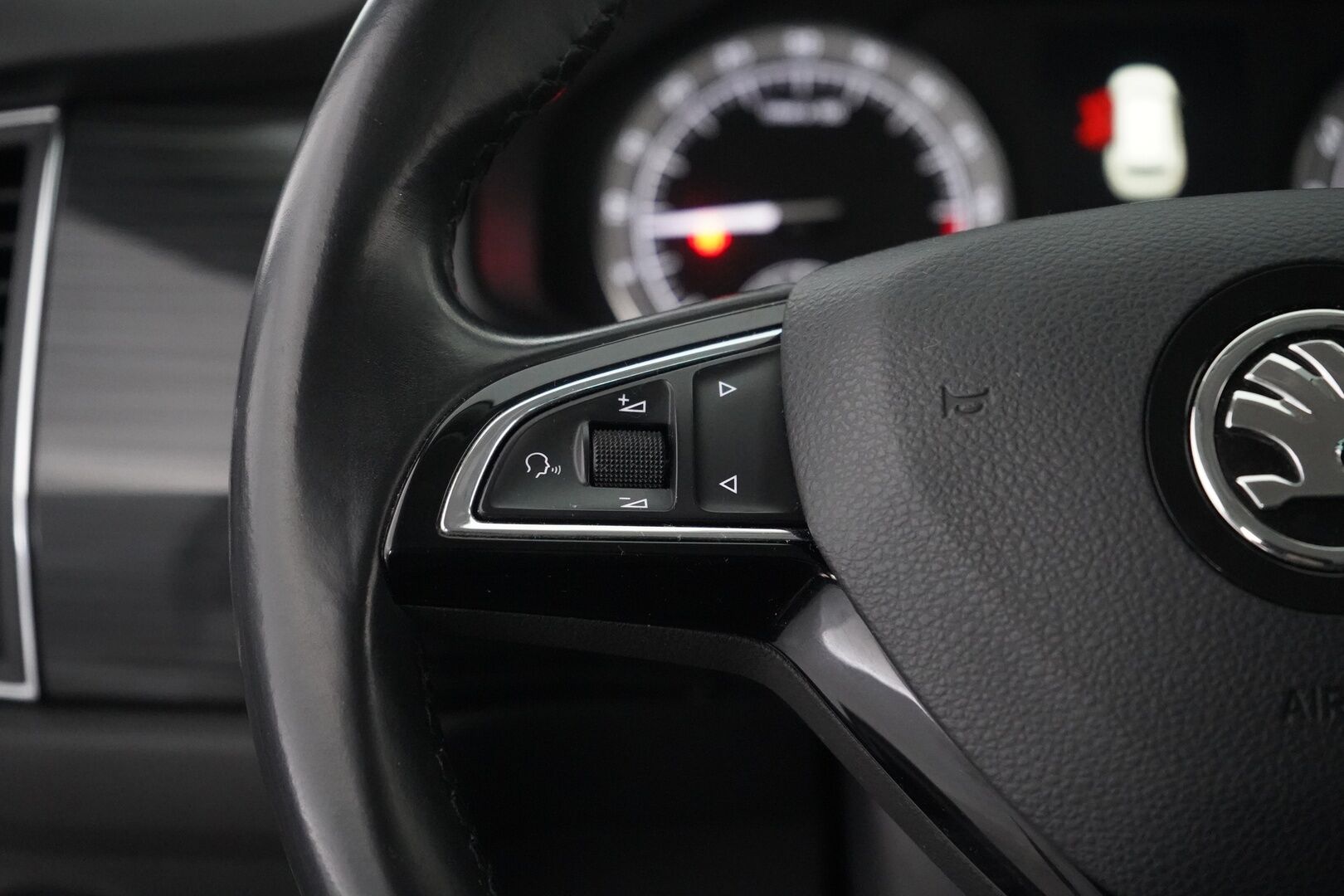 Skoda Kodiaq 2018 2.0 TDI 150 Ambition DSG * Webasto / Muistipenkit / Canton / Keyless * - 2x Vanteet / Jakohihna vaihdettu 187tkm