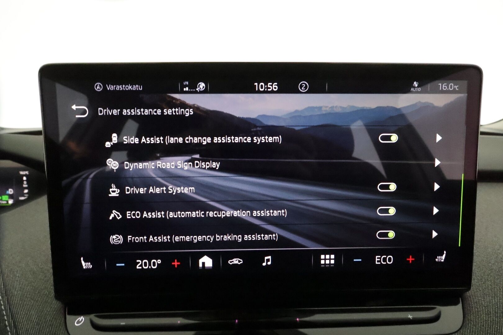 Skoda Enyaq 2021 60 Launch Edition iV **ACC / ILP / P.kamera / Navi / LED / KeylessGo / Digimittaristo** - 1.Om Suomi-auto / Kahdet renkaat aluvanteilla 