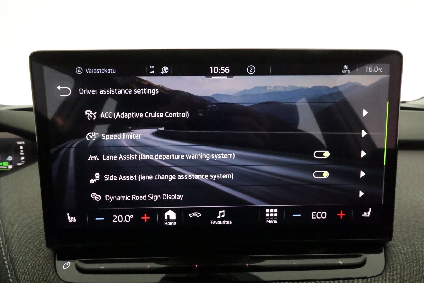 Skoda Enyaq 2021 60 Launch Edition iV **ACC / ILP / P.kamera / Navi / LED / KeylessGo / Digimittaristo** - 1.Om Suomi-auto / Kahdet renkaat aluvanteilla 