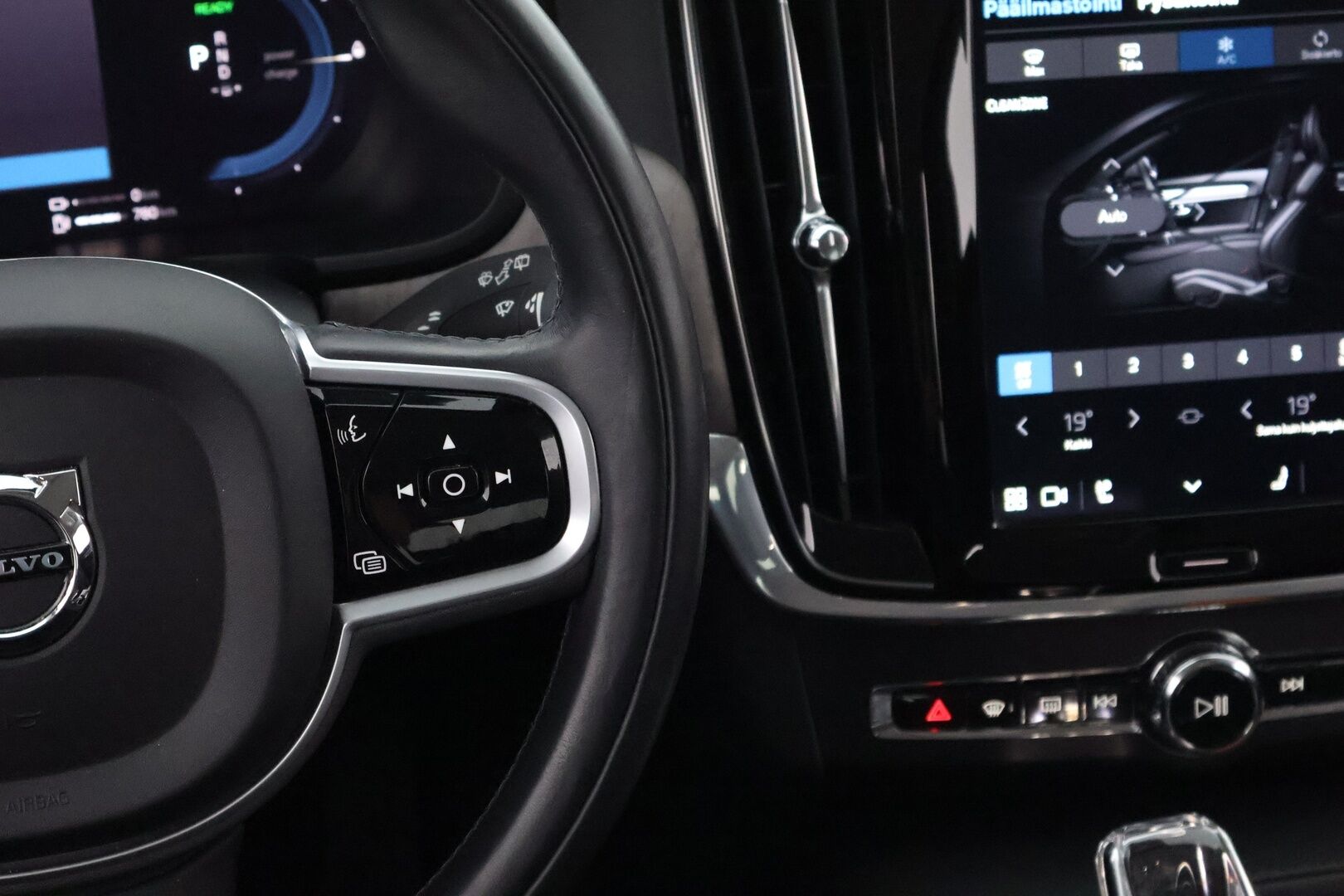 Volvo V90 2022 T6 TwE AWD Business Inscription aut - 3,99 % KORKOTARJOUS TÄHÄN AUTOON - Suomiauto / Webasto / Adapt.Vakkari / Nahkasisusta / Vetokoukku / Peruutuskamera / Merkkihuollot / Apple&Android / Huippuvarusteet!