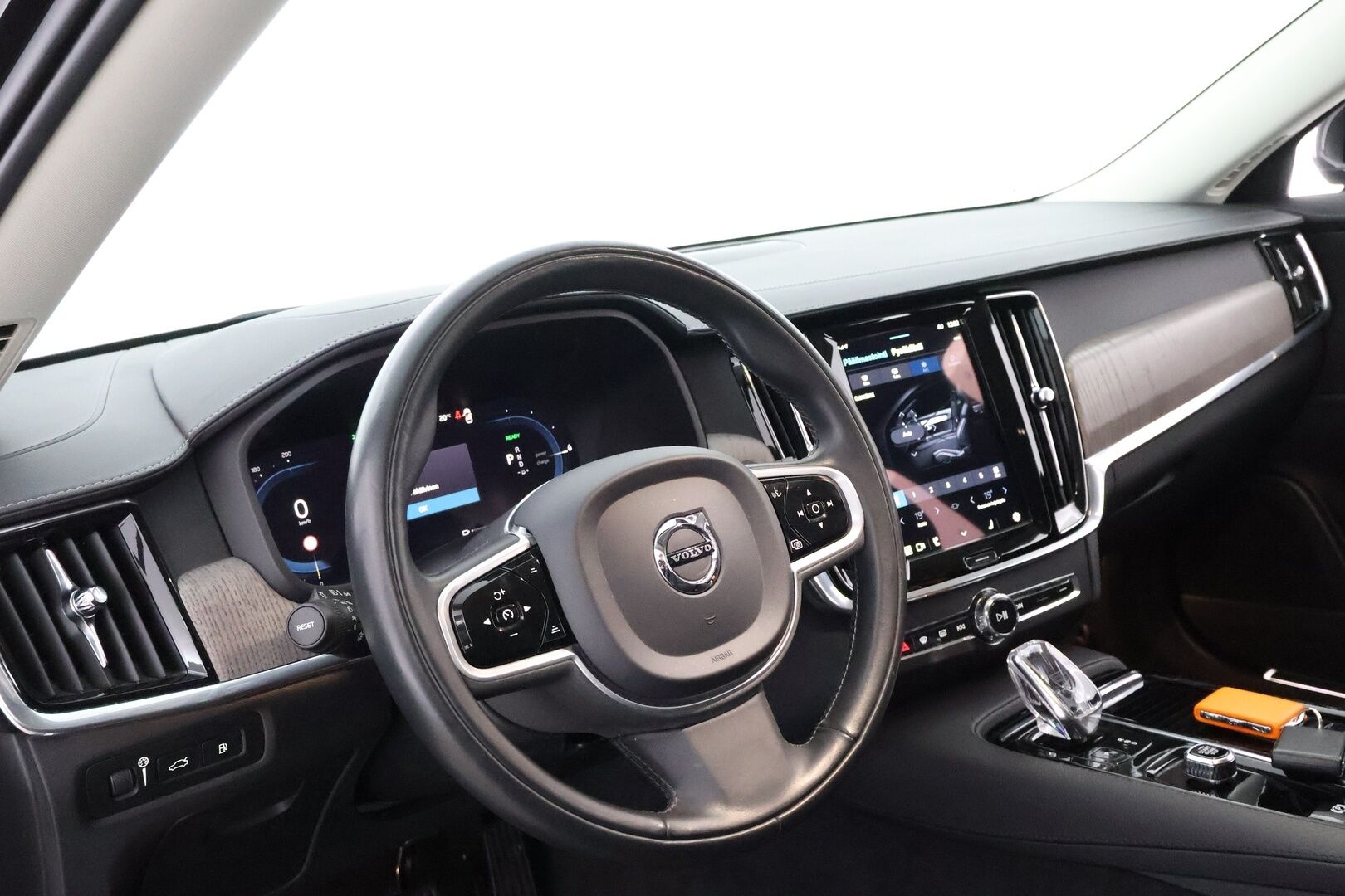 Volvo V90 2022 T6 TwE AWD Business Inscription aut - 3,99 % KORKOTARJOUS TÄHÄN AUTOON - Suomiauto / Webasto / Adapt.Vakkari / Nahkasisusta / Vetokoukku / Peruutuskamera / Merkkihuollot / Apple&Android / Huippuvarusteet!