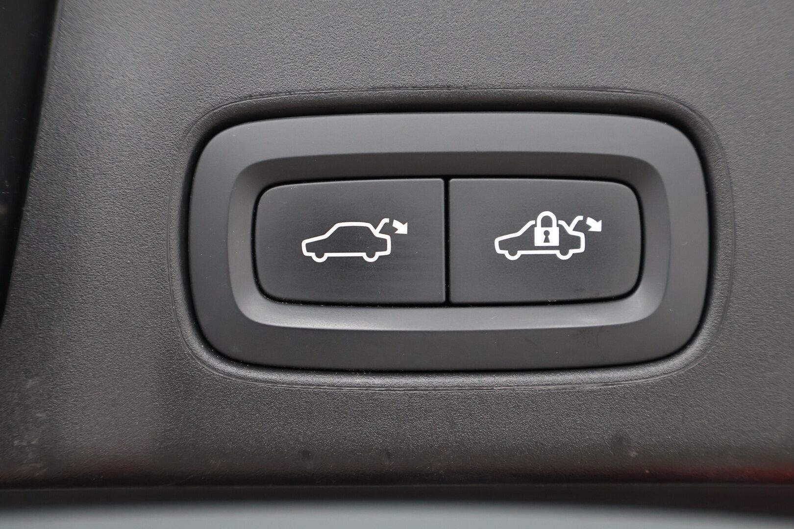 Volvo V90 2022 T6 TwE AWD Business Inscription aut - 3,99 % KORKOTARJOUS TÄHÄN AUTOON - Suomiauto / Webasto / Adapt.Vakkari / Nahkasisusta / Vetokoukku / Peruutuskamera / Merkkihuollot / Apple&Android / Huippuvarusteet!