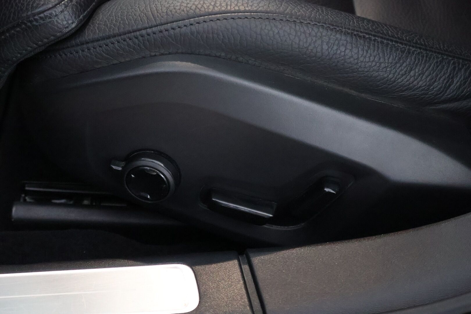 Volvo V90 2022 T6 TwE AWD Business Inscription aut - 3,99 % KORKOTARJOUS TÄHÄN AUTOON - Suomiauto / Webasto / Adapt.Vakkari / Nahkasisusta / Vetokoukku / Peruutuskamera / Merkkihuollot / Apple&Android / Huippuvarusteet!