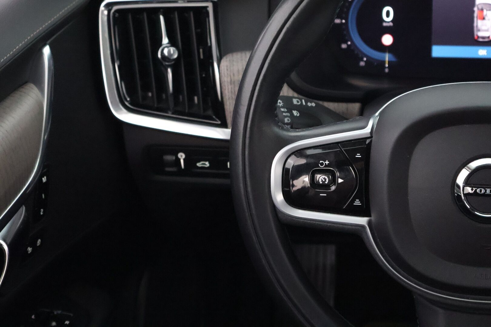 Volvo V90 2022 T6 TwE AWD Business Inscription aut - 3,99 % KORKOTARJOUS TÄHÄN AUTOON - Suomiauto / Webasto / Adapt.Vakkari / Nahkasisusta / Vetokoukku / Peruutuskamera / Merkkihuollot / Apple&Android / Huippuvarusteet!