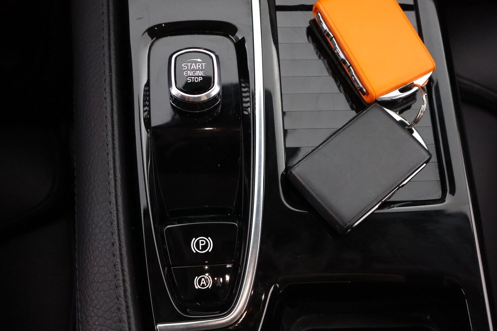 Volvo V90 2022 T6 TwE AWD Business Inscription aut - 3,99 % KORKOTARJOUS TÄHÄN AUTOON - Suomiauto / Webasto / Adapt.Vakkari / Nahkasisusta / Vetokoukku / Peruutuskamera / Merkkihuollot / Apple&Android / Huippuvarusteet!