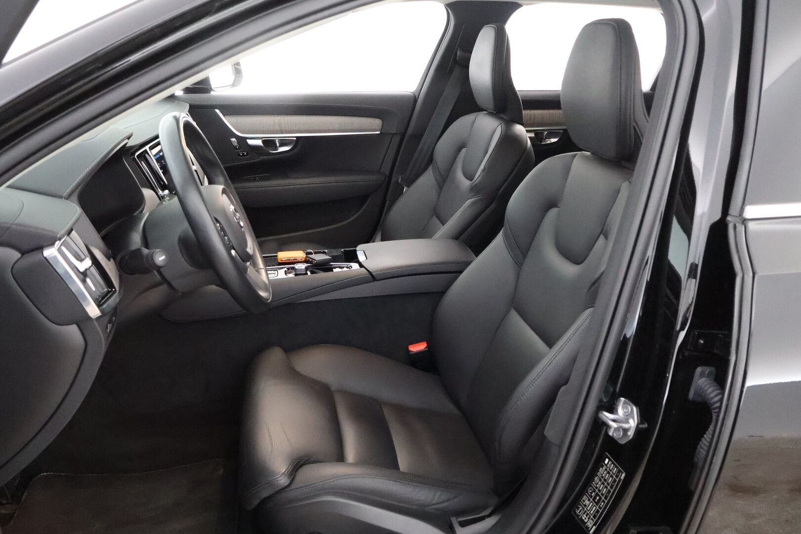 Volvo V90 2022 T6 TwE AWD Business Inscription aut - 3,99 % KORKOTARJOUS TÄHÄN AUTOON - Suomiauto / Webasto / Adapt.Vakkari / Nahkasisusta / Vetokoukku / Peruutuskamera / Merkkihuollot / Apple&Android / Huippuvarusteet!
