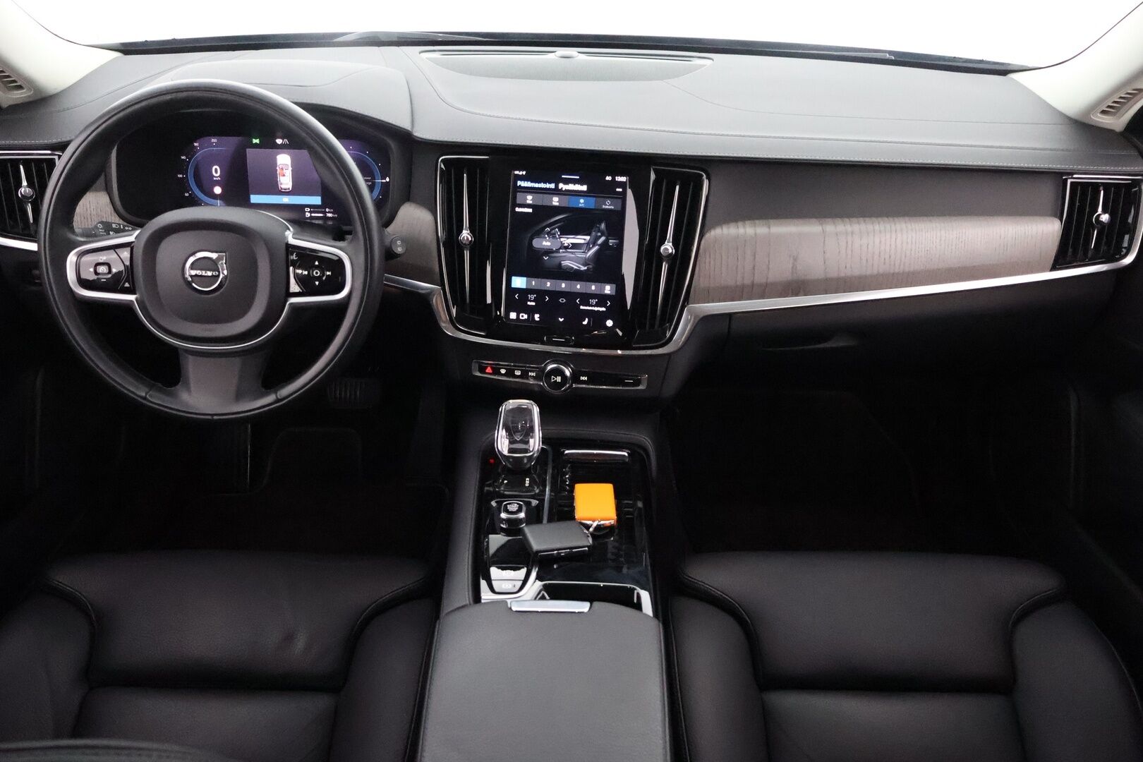 Volvo V90 2022 T6 TwE AWD Business Inscription aut - 3,99 % KORKOTARJOUS TÄHÄN AUTOON - Suomiauto / Webasto / Adapt.Vakkari / Nahkasisusta / Vetokoukku / Peruutuskamera / Merkkihuollot / Apple&Android / Huippuvarusteet!