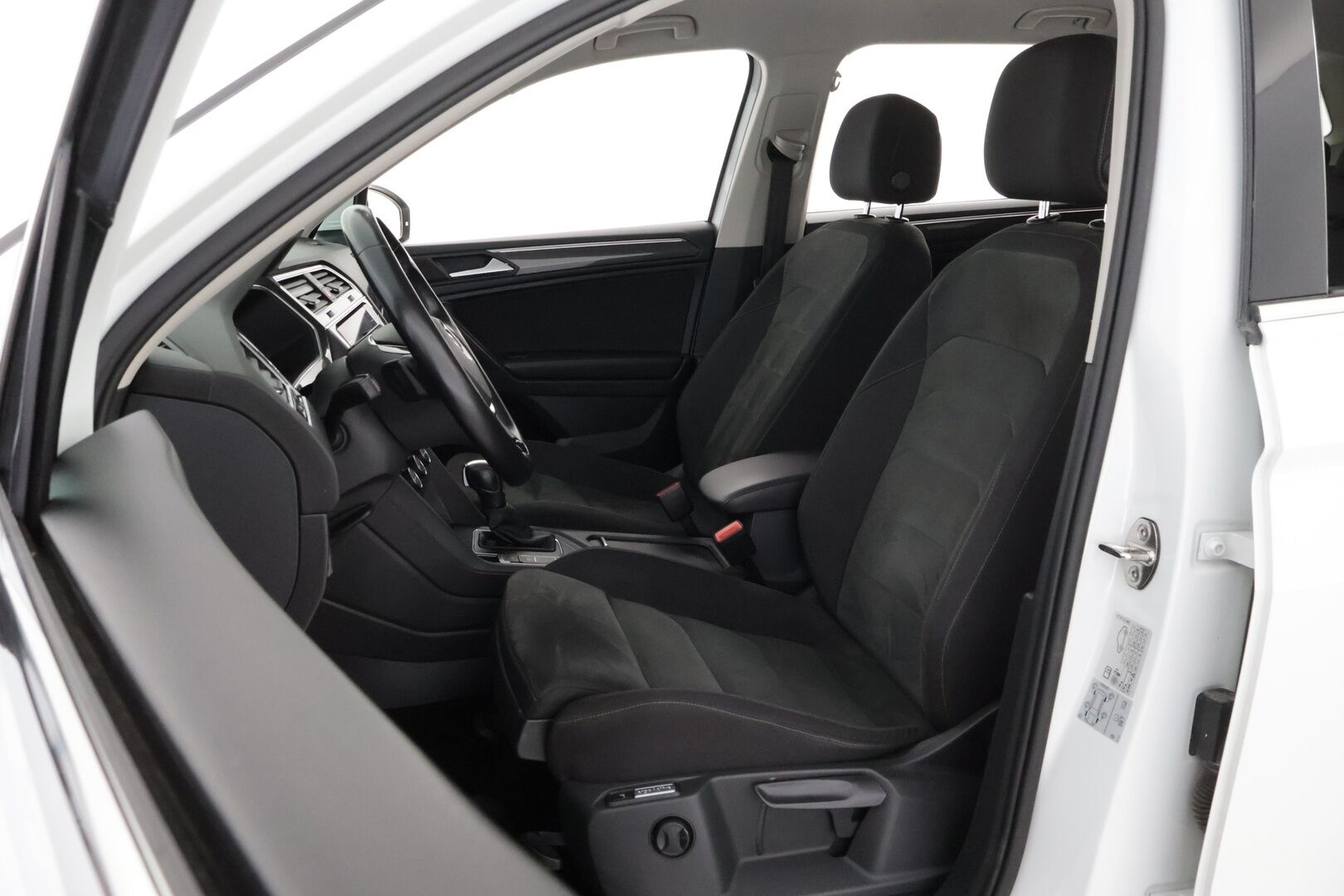 Volkswagen Tiguan Allspace 2021 2,0 TDI SCR 110 kW (150 hv) DSG-automaatti R-Line - Adapt.Vakkari | 7-Paikkainen | Digimittari | Hieronta | Vetokoukku | Matrix LED