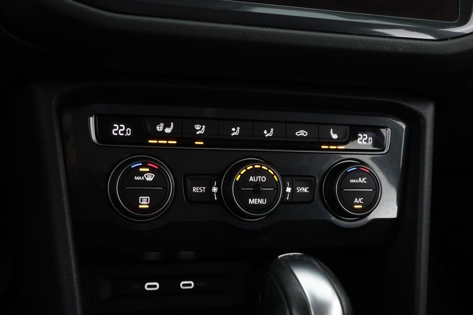 Volkswagen Tiguan Allspace 2021 2,0 TDI SCR 110 kW (150 hv) DSG-automaatti R-Line - Adapt.Vakkari | 7-Paikkainen | Digimittari | Hieronta | Vetokoukku | Matrix LED