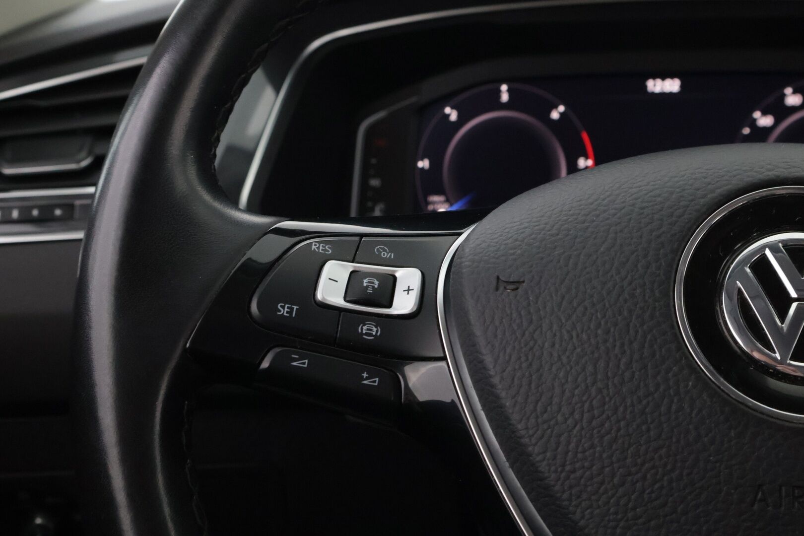 Volkswagen Tiguan Allspace 2021 2,0 TDI SCR 110 kW (150 hv) DSG-automaatti R-Line - Adapt.Vakkari | 7-Paikkainen | Digimittari | Hieronta | Vetokoukku | Matrix LED