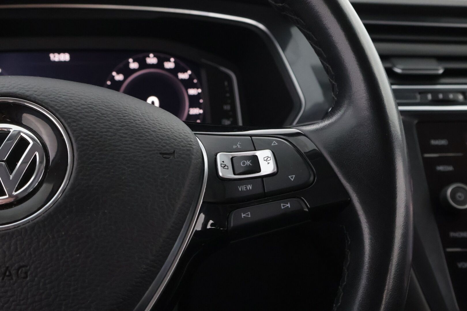 Volkswagen Tiguan Allspace 2021 2,0 TDI SCR 110 kW (150 hv) DSG-automaatti R-Line - Adapt.Vakkari | 7-Paikkainen | Digimittari | Hieronta | Vetokoukku | Matrix LED