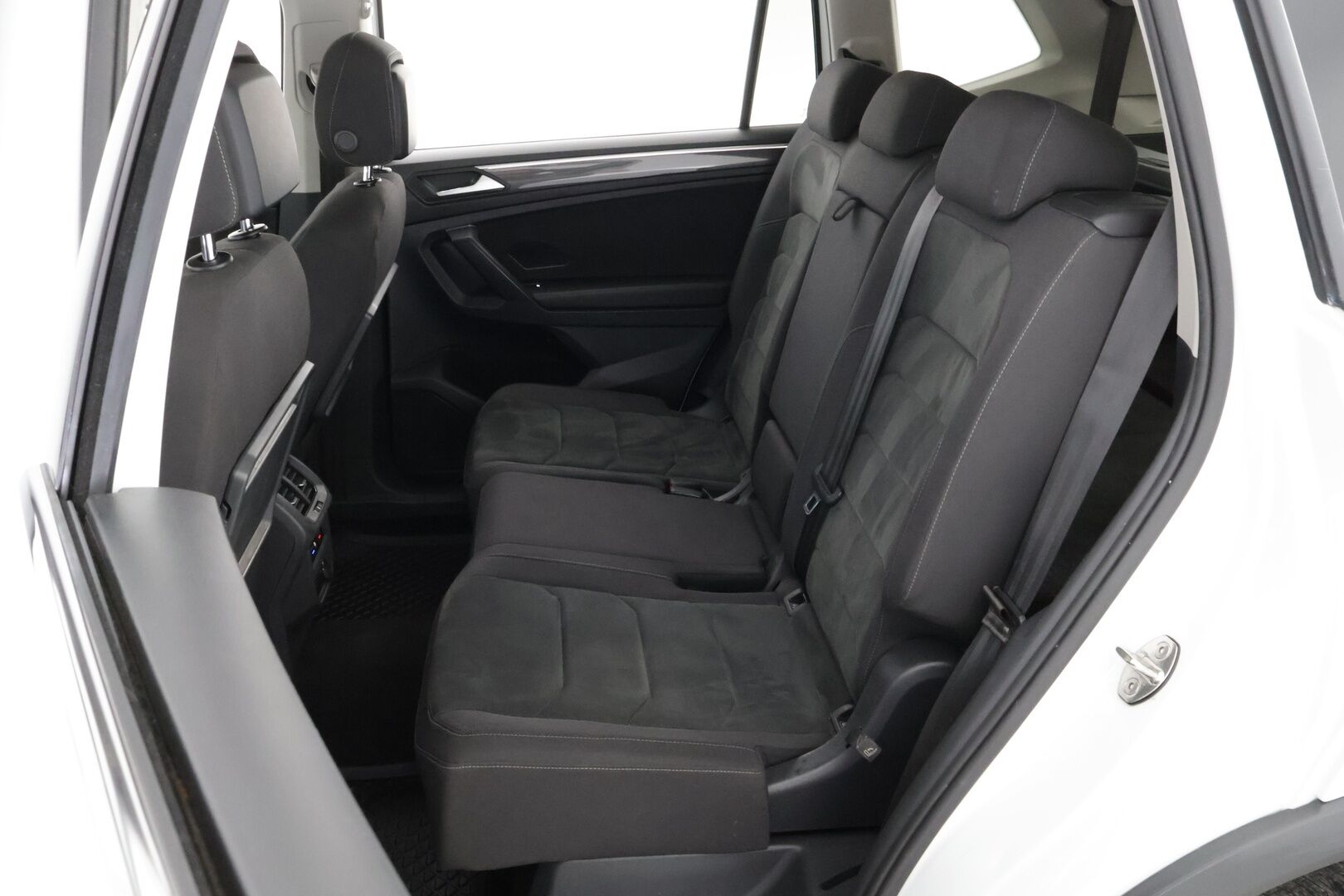 Volkswagen Tiguan Allspace 2021 2,0 TDI SCR 110 kW (150 hv) DSG-automaatti R-Line - Adapt.Vakkari | 7-Paikkainen | Digimittari | Hieronta | Vetokoukku | Matrix LED