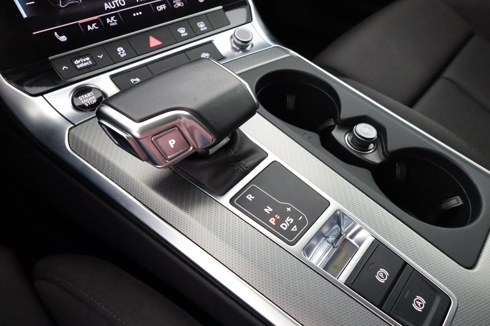 Audi A6 2021 50 TFSI e Business Sport - 3,99 % KORKOTARJOUS TÄHÄN AUTOON - 1.Om Suomi-auto / Adapt.Vakkari / Sport-penkit / P.kamera / Navi / Koukku