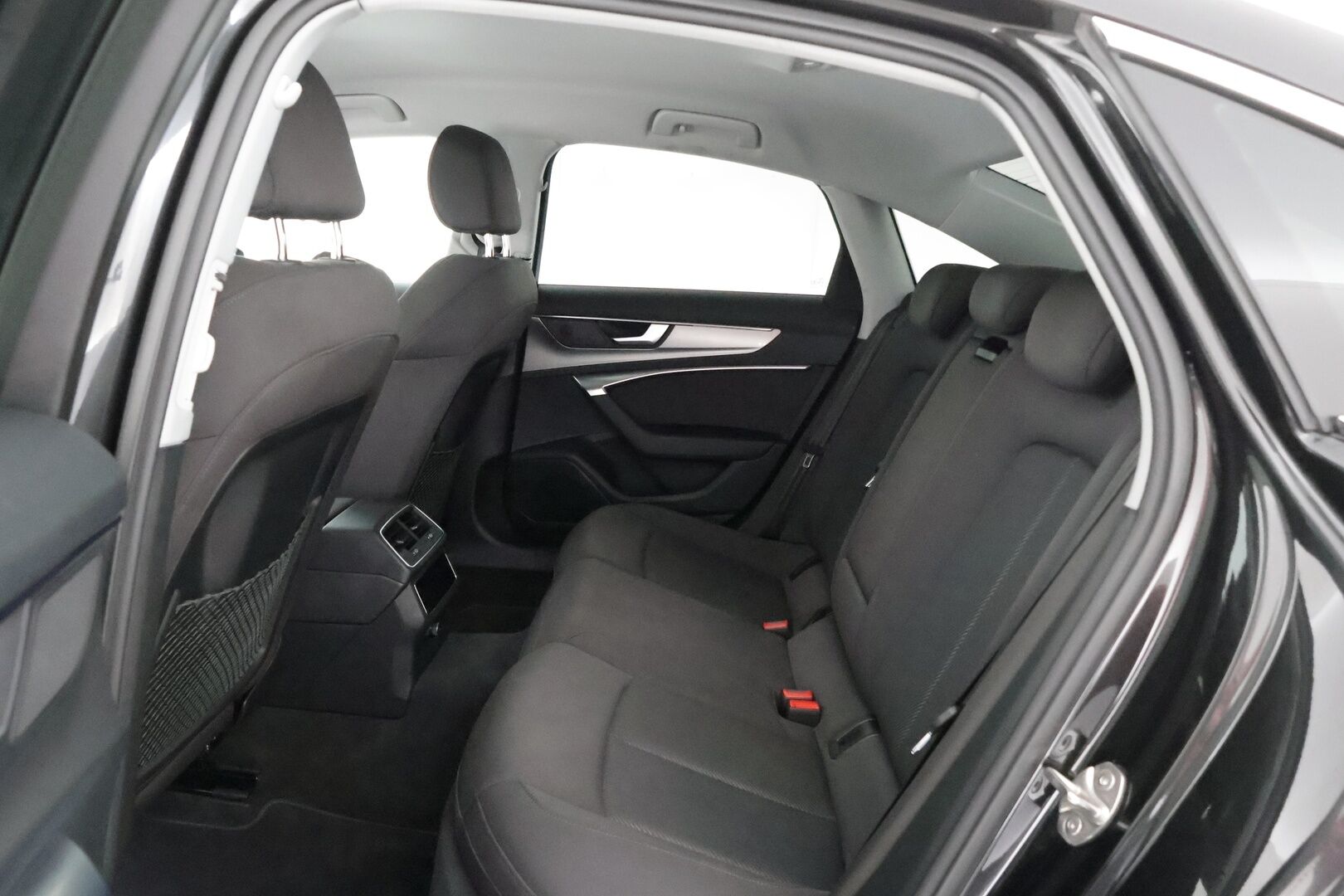 Audi A6 2021 50 TFSI e Business Sport - 3,99 % KORKOTARJOUS TÄHÄN AUTOON - 1.Om Suomi-auto / Adapt.Vakkari / Sport-penkit / P.kamera / Navi / Koukku