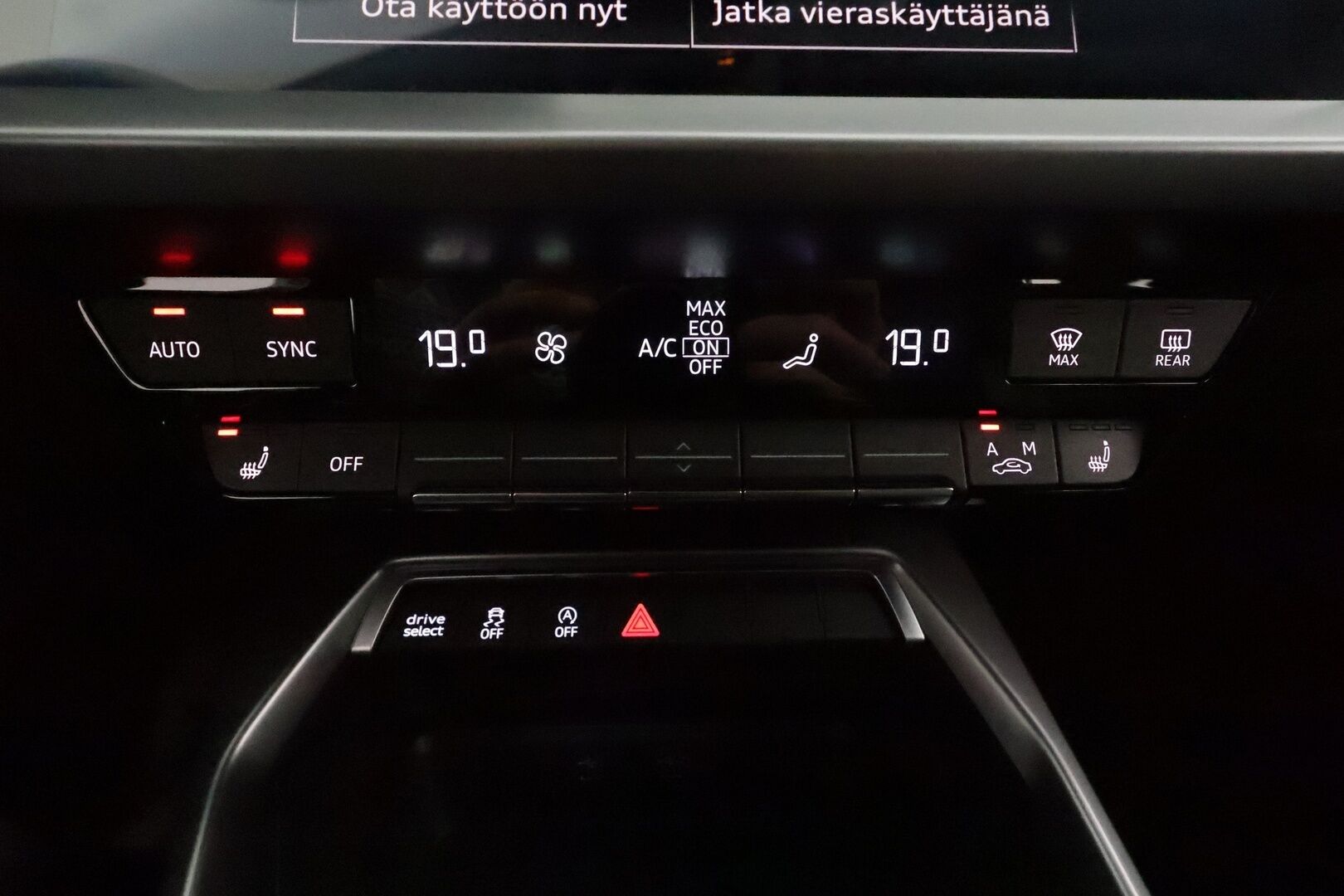 Audi A3 2021 Sedan Business 30 TFSI 81kW MHEV S tronic **Webasto / ACC / LED / P.Tutka / Navi / Kaistavahti** - 1-om Suomi-auto / Kahdet Renkaat - HULLUT JOULUT KORKOTARJOUS 2,49% 