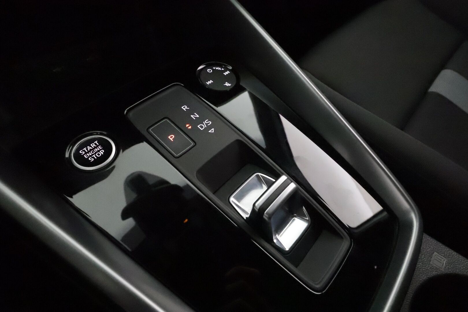 Audi A3 2021 Sedan Business 30 TFSI 81kW MHEV S tronic **Webasto / ACC / LED / P.Tutka / Navi / Kaistavahti** - 1-om Suomi-auto / Kahdet Renkaat