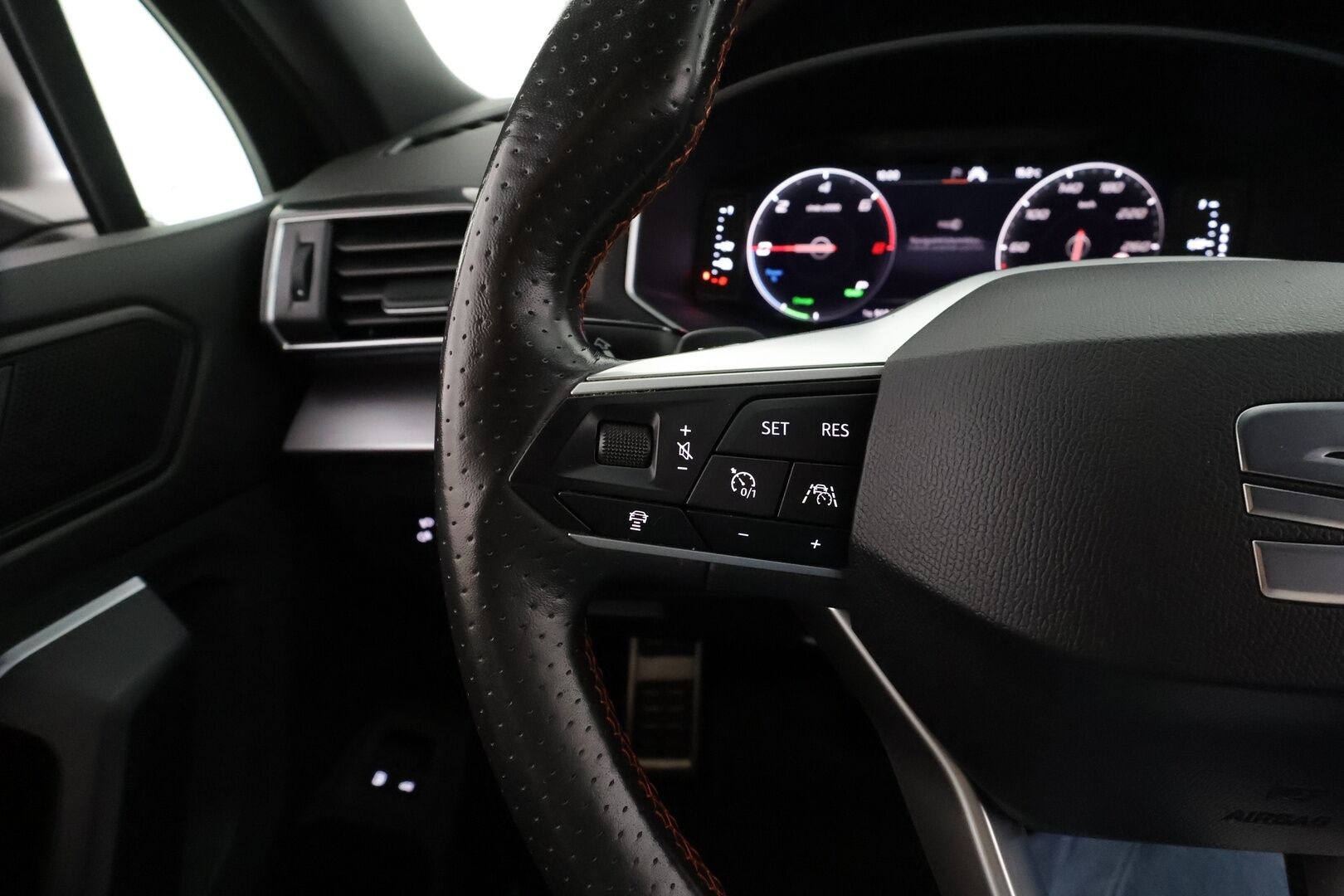 Seat Tarraco 2021 1,4 PHEV 245 e-Hybrid FR Launch Edition DSG * ACC / 360-kamera / Muistipenkki / LED / Nahat / Apple&Android* - 1.Om Suomi-auto / Merkkihuollettu / Kahdet Renkaat