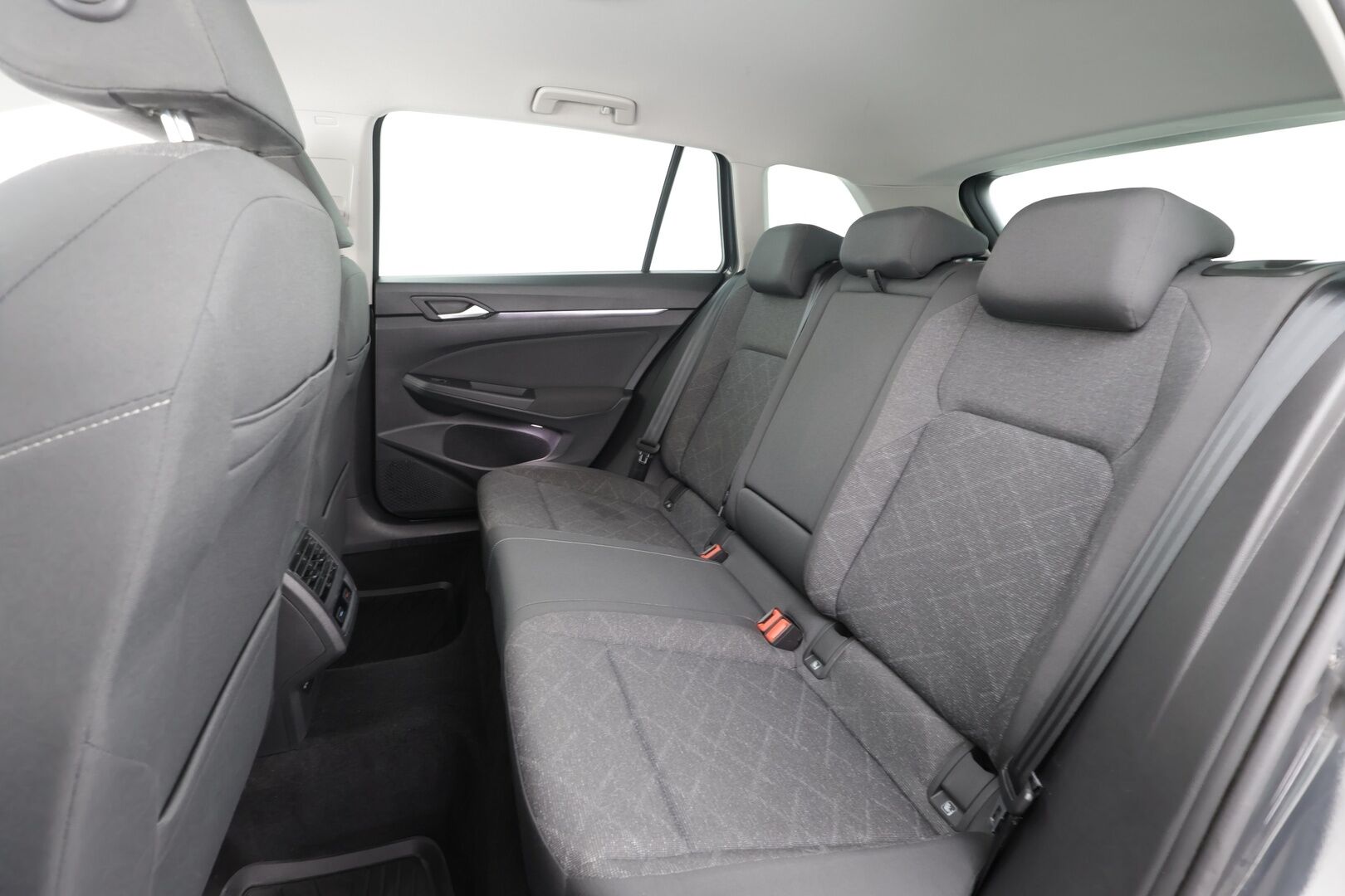 Volkswagen Golf 2021 Variant 1.0 TSi 81 kW * Webasto / ACC / Matrix-LED / P.Tutkat / Kaistavahti / Digimittaristo * - Merkkihuollot / Kahdet renkaat aluvanteilla / 1-om Suomi-auto