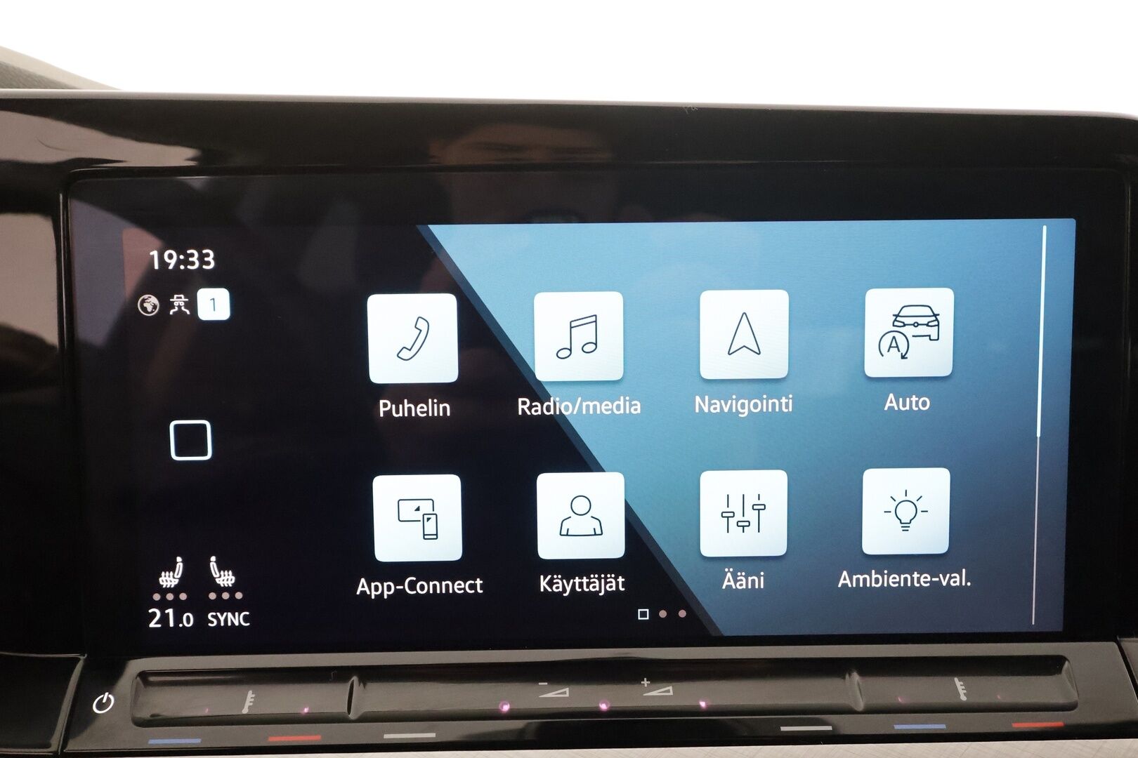 Volkswagen Golf 2021 Variant 1.0 TSi 81 kW * Webasto / ACC / Matrix-LED / P.Tutkat / Kaistavahti / Digimittaristo * - Merkkihuollot / Kahdet renkaat aluvanteilla / 1-om Suomi-auto - HULLUT AVAJAISHULINAT KORKOTARJOUS 3,29 %