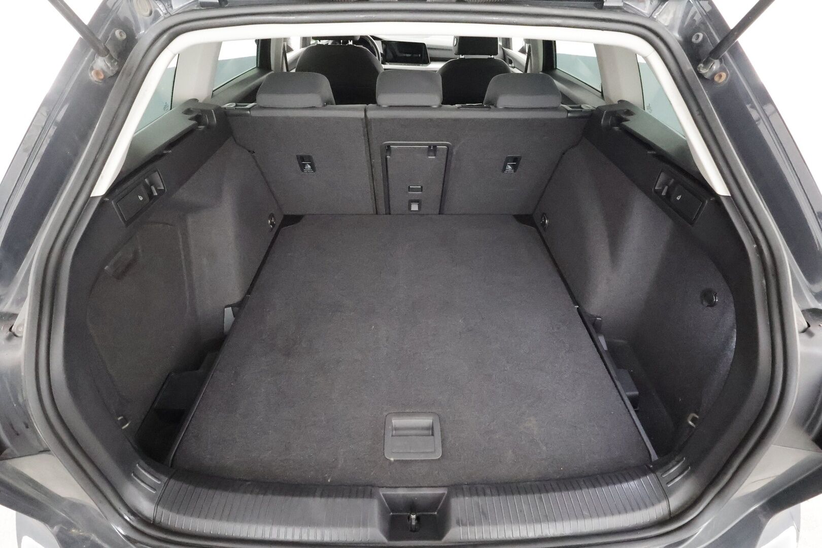 Volkswagen Golf 2021 Variant 1.0 TSi 81 kW * Webasto / ACC / Matrix-LED / P.Tutkat / Kaistavahti / Digimittaristo * - Merkkihuollot / Kahdet renkaat aluvanteilla / 1-om Suomi-auto - HULLUT AVAJAISHULINAT KORKOTARJOUS 3,29 %