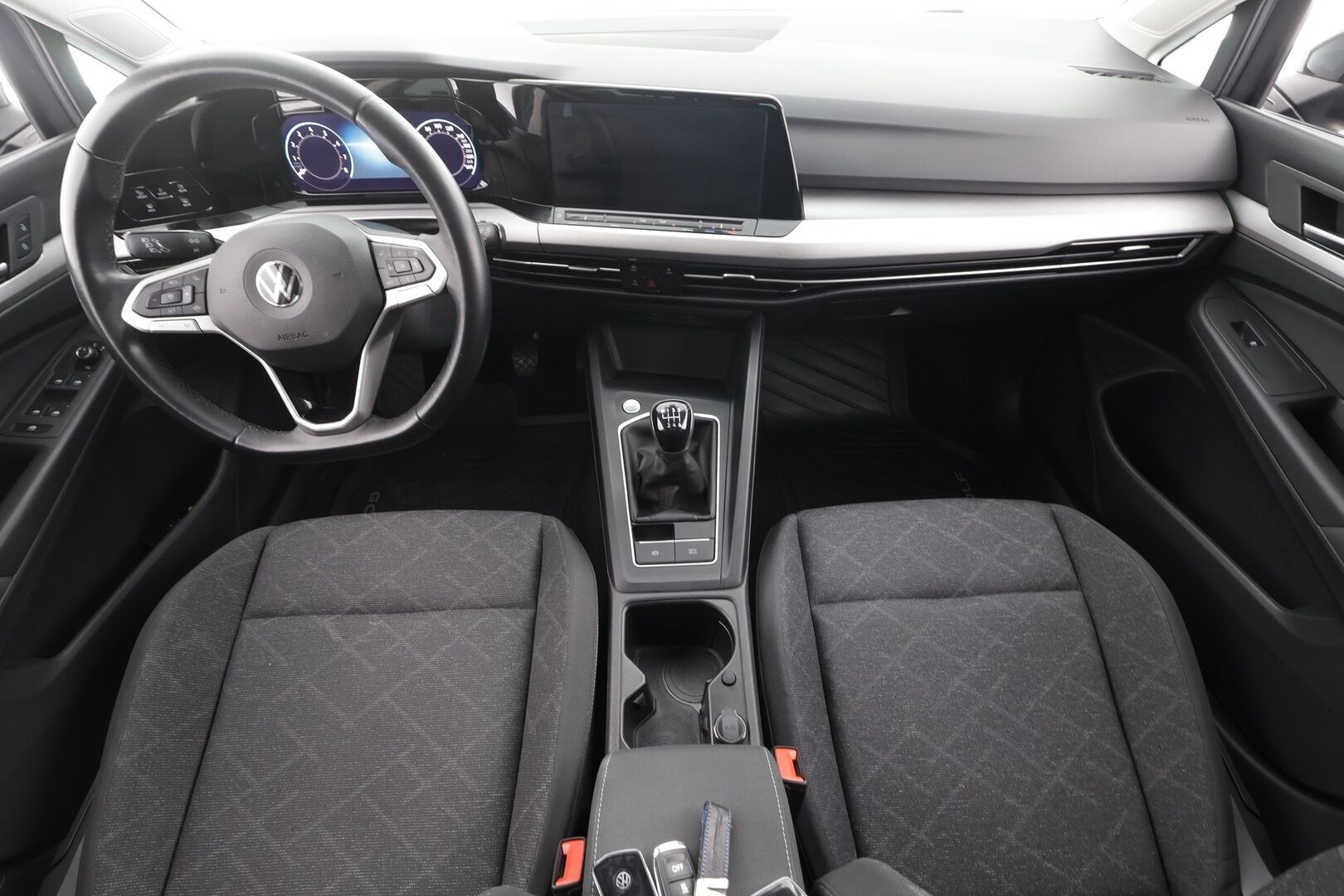 Volkswagen Golf 2021 Variant 1.0 TSi 81 kW * Webasto / ACC / Matrix-LED / P.Tutkat / Kaistavahti / Digimittaristo * - Merkkihuollot / Kahdet renkaat aluvanteilla / 1-om Suomi-auto - HULLUT AVAJAISHULINAT KORKOTARJOUS 3,29 %