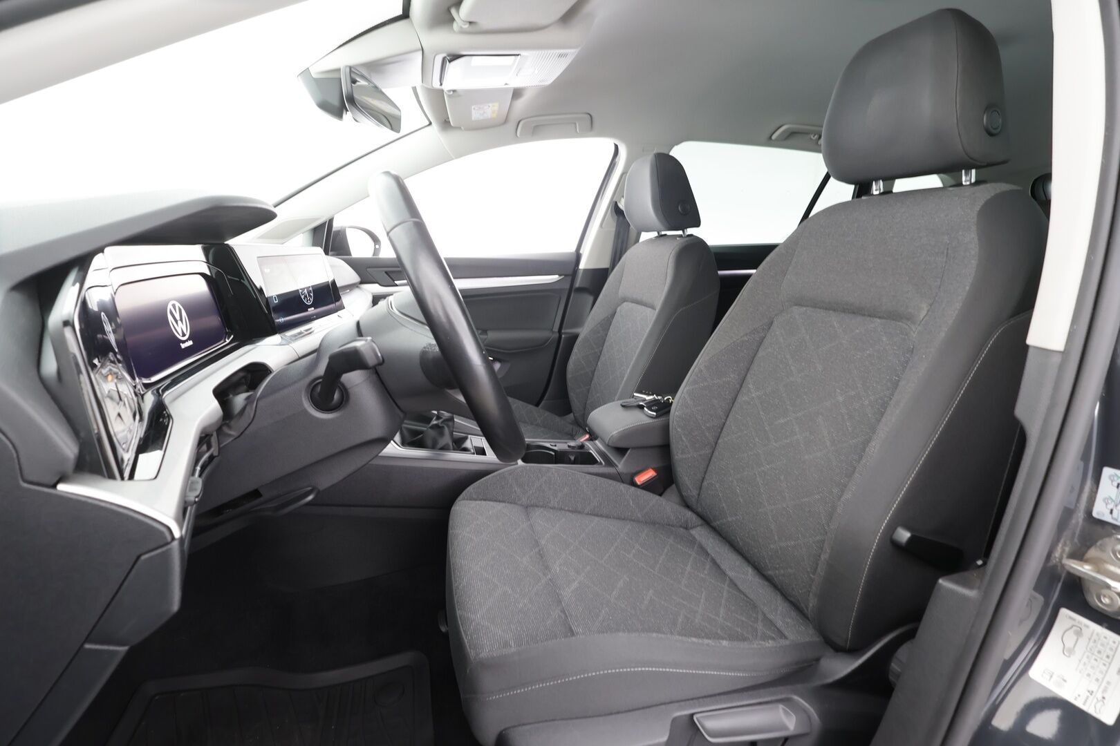 Volkswagen Golf 2021 Variant 1.0 TSi 81 kW * Webasto / ACC / Matrix-LED / P.Tutkat / Kaistavahti / Digimittaristo * - Merkkihuollot / Kahdet renkaat aluvanteilla / 1-om Suomi-auto