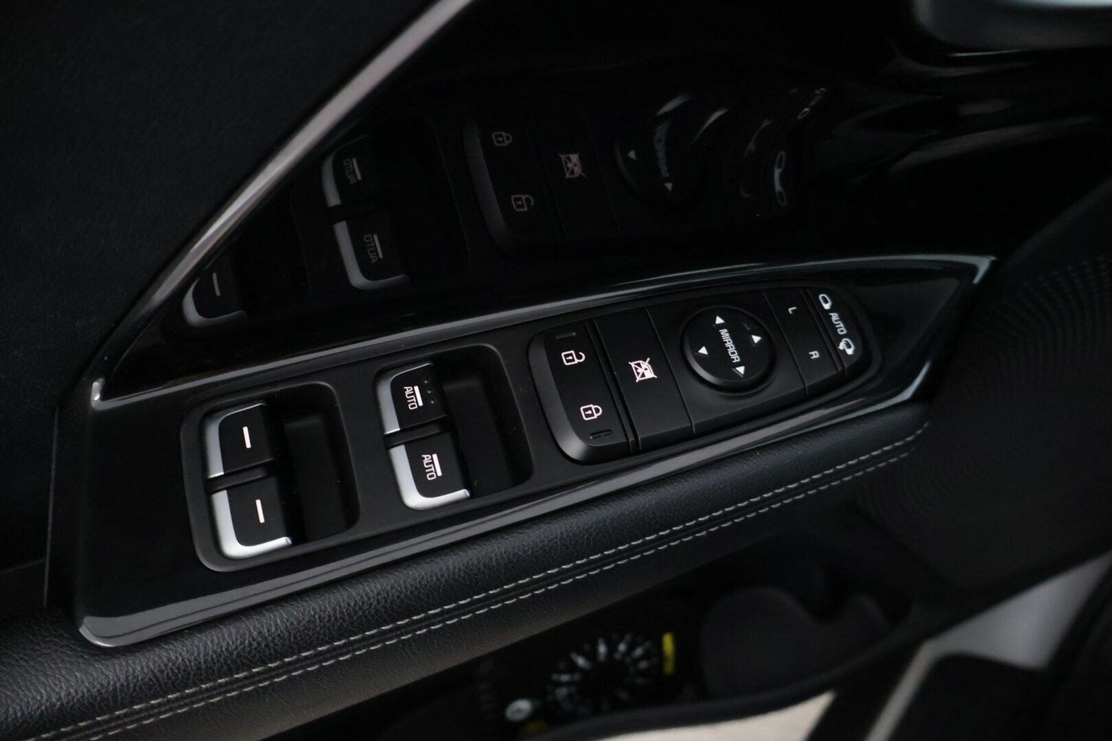 KIA NIRO 2020 1,6 GDI PHEV Advanced Plus *BLIS / Metalliväri  / Adapt. vakkari / Navi / Keyless / Nahat / Apple&Android / P.kamera *