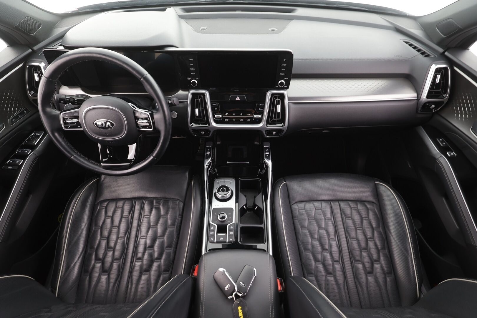 Kia Sorento 2021 1,6 T-GDI Plug-in Hybrid AWD Business Luxury AT 5P - | ACC | HUD | Bose | Ilmastoidut nahat | LED | Navi | Muistipenkki | 360° | Ratinlämmitin | Keyless | Sähköluukku | Apple&Android | Kahdet renkaat aluvanteilla | Merkkihuollettu | 