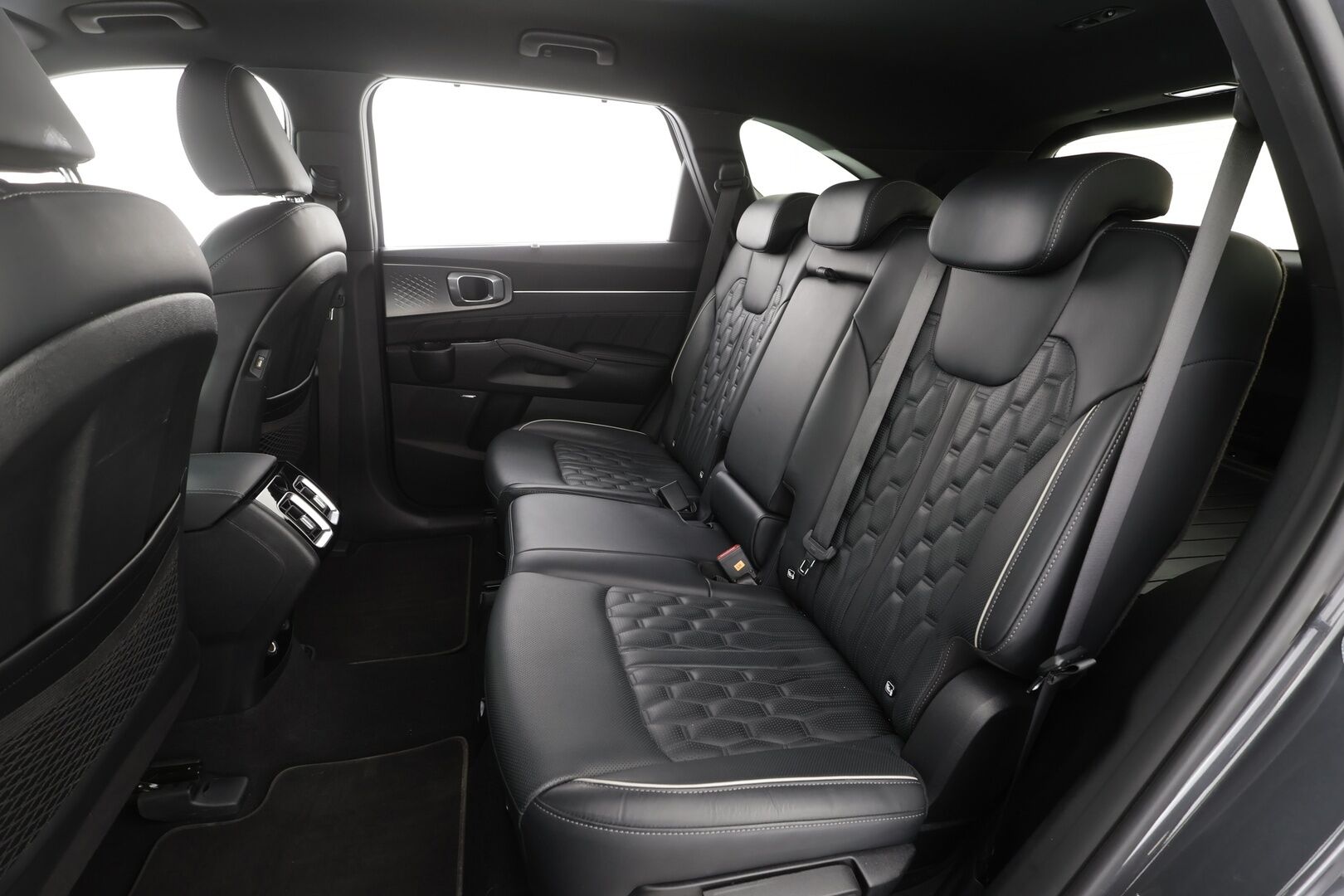 Kia Sorento 2021 1,6 T-GDI Plug-in Hybrid AWD Business Luxury AT 5P - | ACC | HUD | Bose | Ilmastoidut nahat | LED | Navi | Muistipenkki | 360° | Ratinlämmitin | Keyless | Sähköluukku | Apple&Android | Kahdet renkaat aluvanteilla | Merkkihuollettu | 
