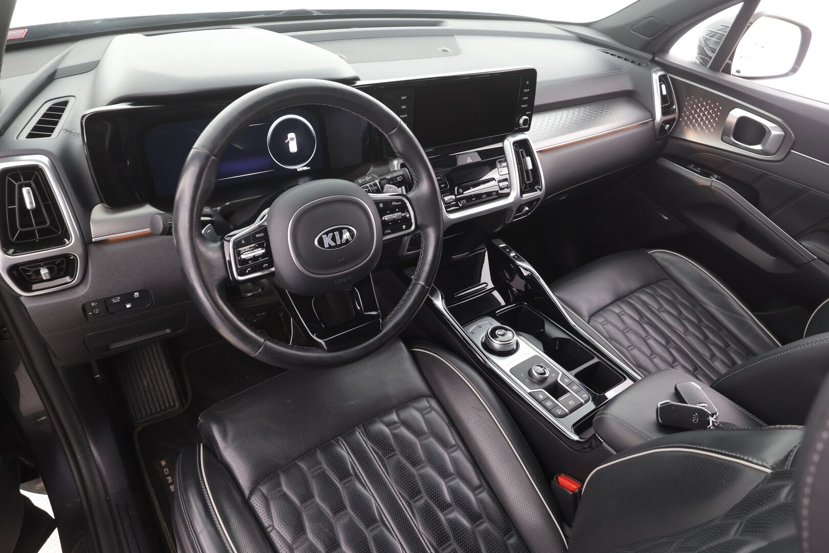 Kia Sorento 2021 1,6 T-GDI Plug-in Hybrid AWD Business Luxury AT 5P - | ACC | HUD | Bose | Ilmastoidut nahat | LED | Navi | Muistipenkki | 360° | Ratinlämmitin | Keyless | Sähköluukku | Apple&Android | Kahdet renkaat aluvanteilla | Merkkihuollettu | 