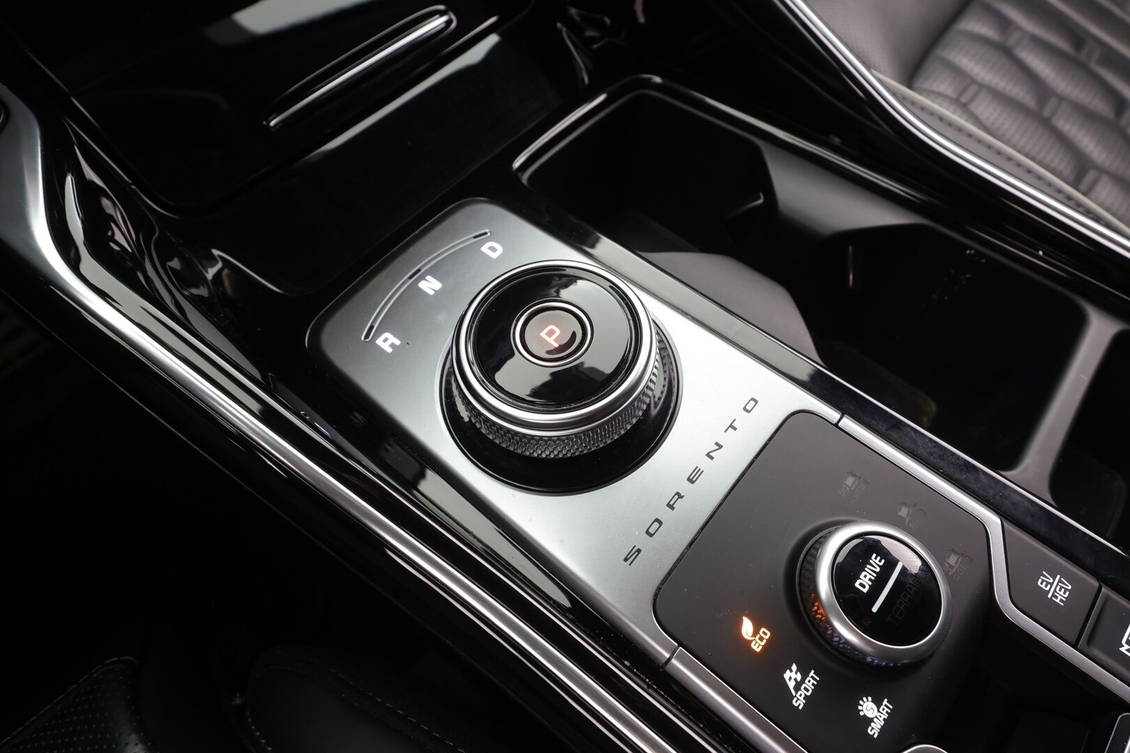 Kia Sorento 2021 1,6 T-GDI Plug-in Hybrid AWD Business Luxury AT 5P - | ACC | HUD | Bose | Ilmastoidut nahat | LED | Navi | Muistipenkki | 360° | Ratinlämmitin | Keyless | Sähköluukku | Apple&Android | Kahdet renkaat aluvanteilla | Merkkihuollettu | 