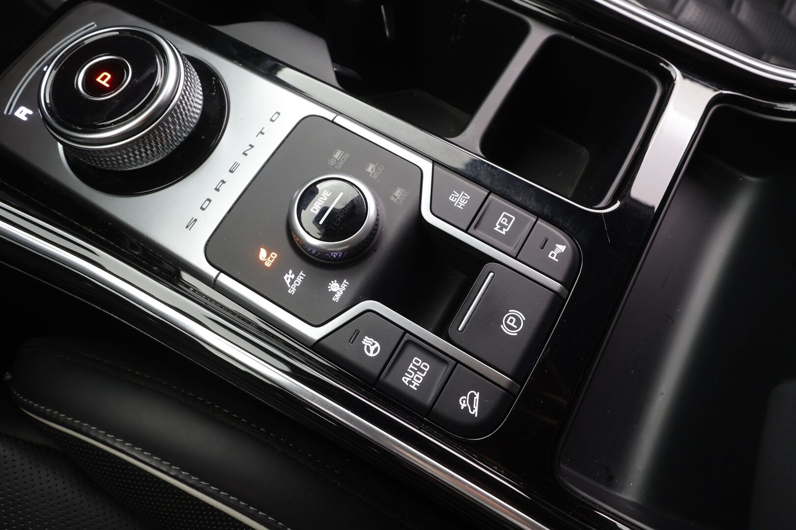 Kia Sorento 2021 1,6 T-GDI Plug-in Hybrid AWD Business Luxury AT 5P - | ACC | HUD | Bose | Ilmastoidut nahat | LED | Navi | Muistipenkki | 360° | Ratinlämmitin | Keyless | Sähköluukku | Apple&Android | Kahdet renkaat aluvanteilla | Merkkihuollettu | 